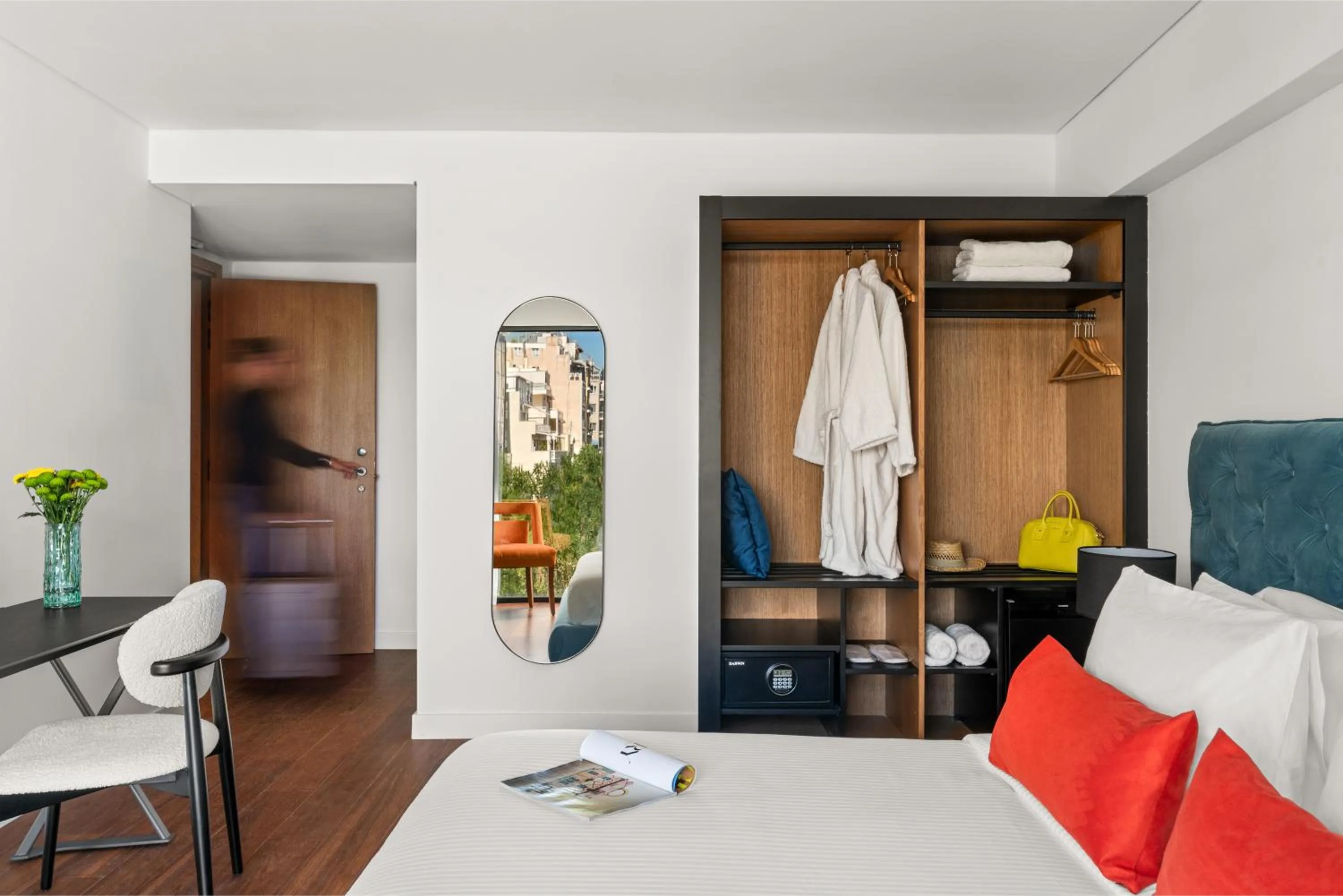 Bed in The Athenaeum Luxury Hotel