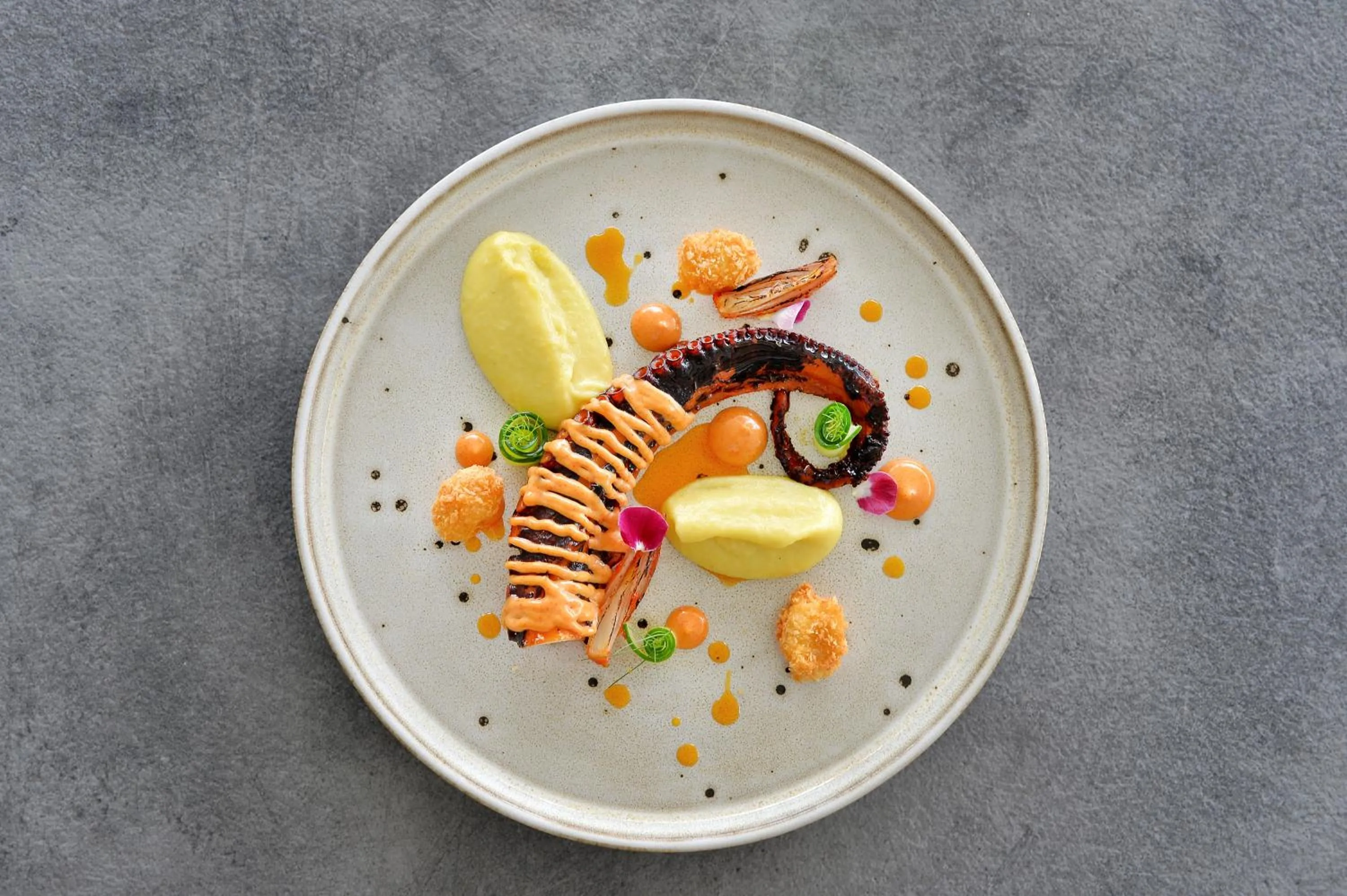 Restaurant/places to eat in The Athenaeum Luxury Hotel