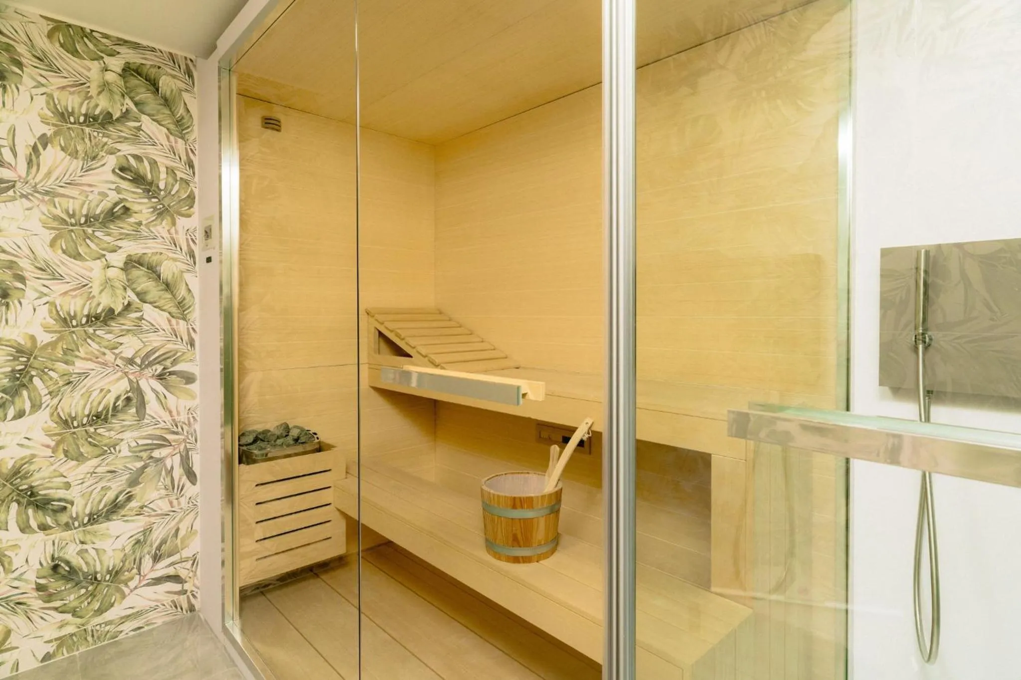 Sauna in The Athenaeum Luxury Hotel