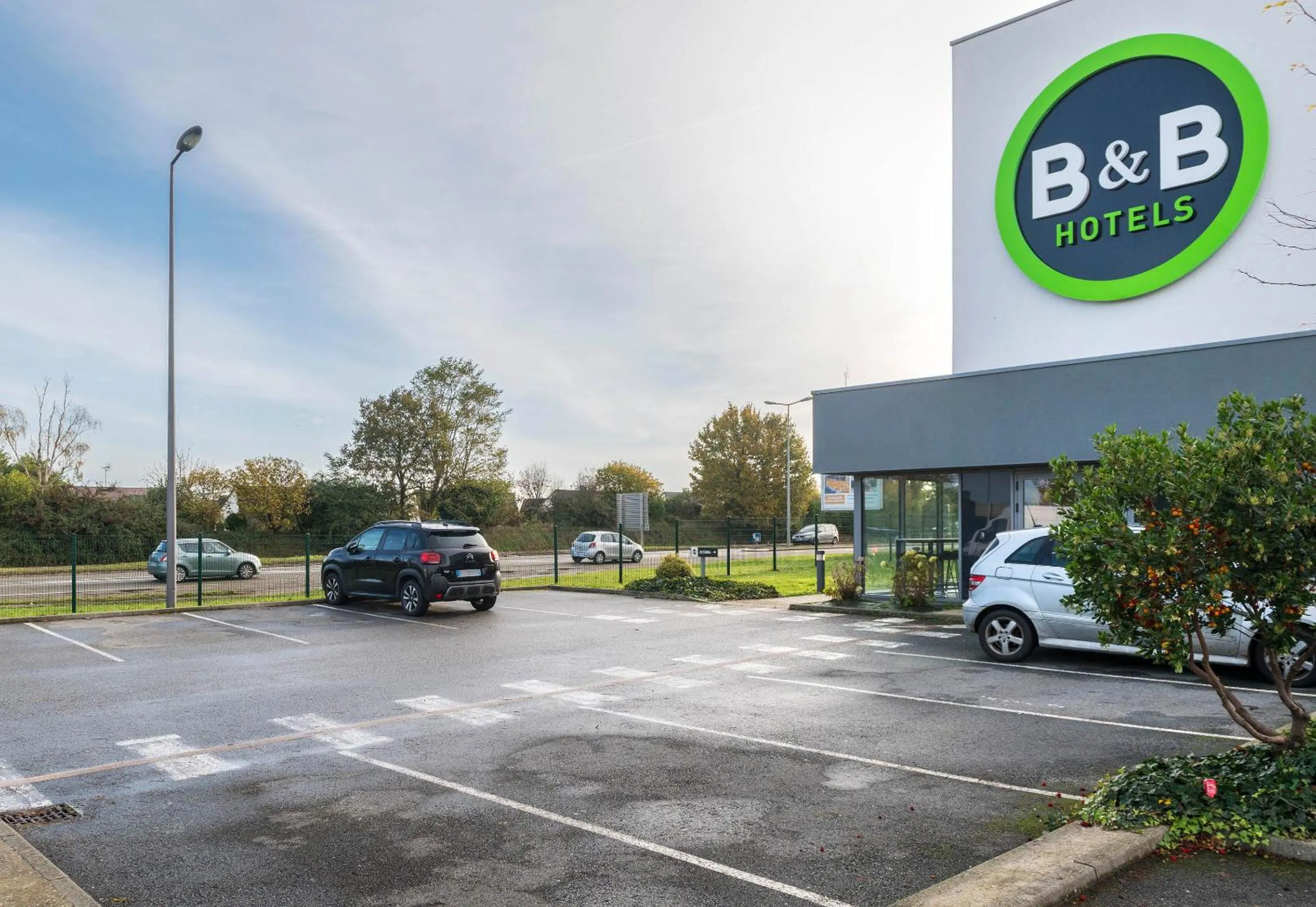 Parking in B&B HOTEL Laval Ouest