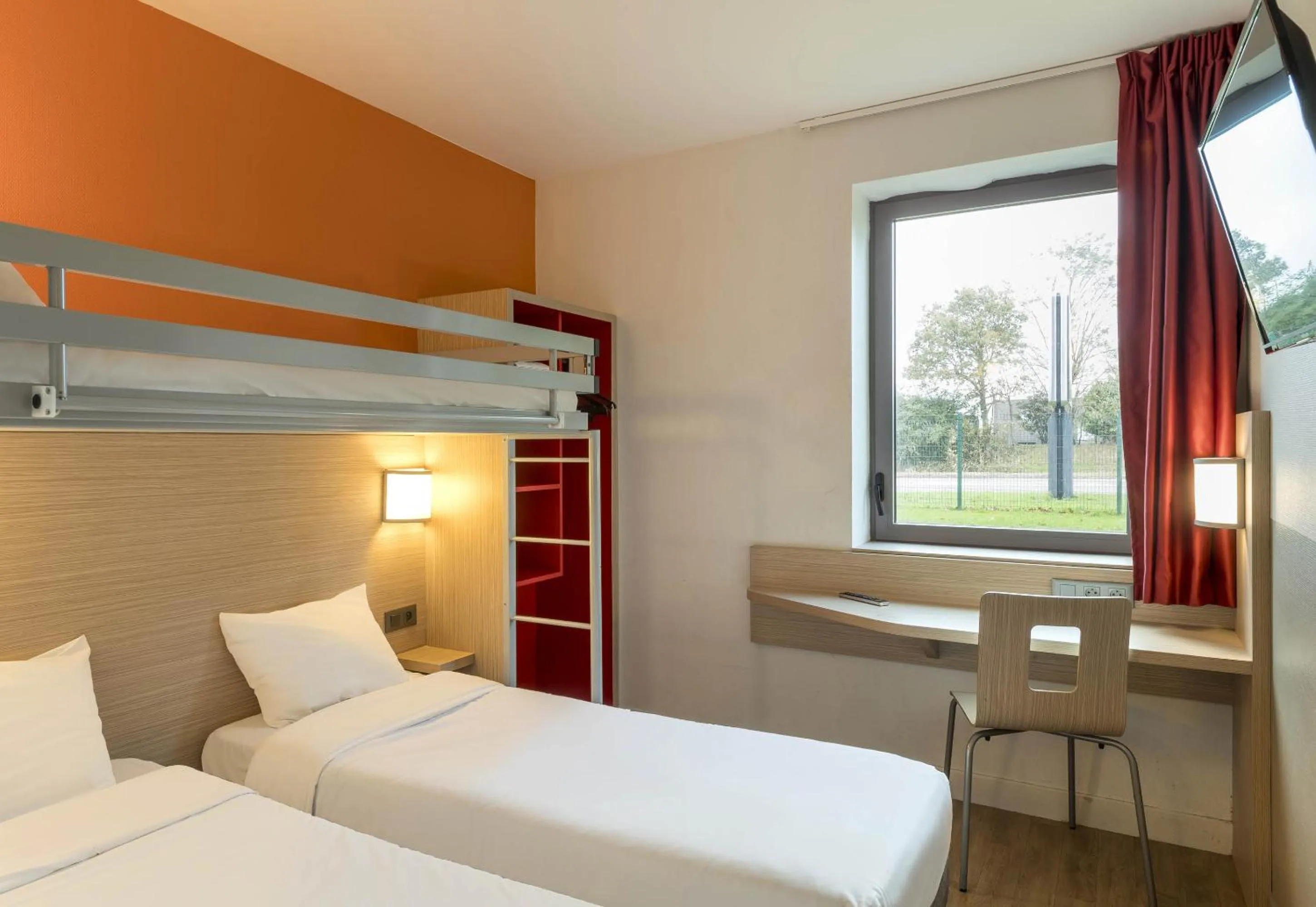 Bedroom, Bed in B&B HOTEL Laval Ouest