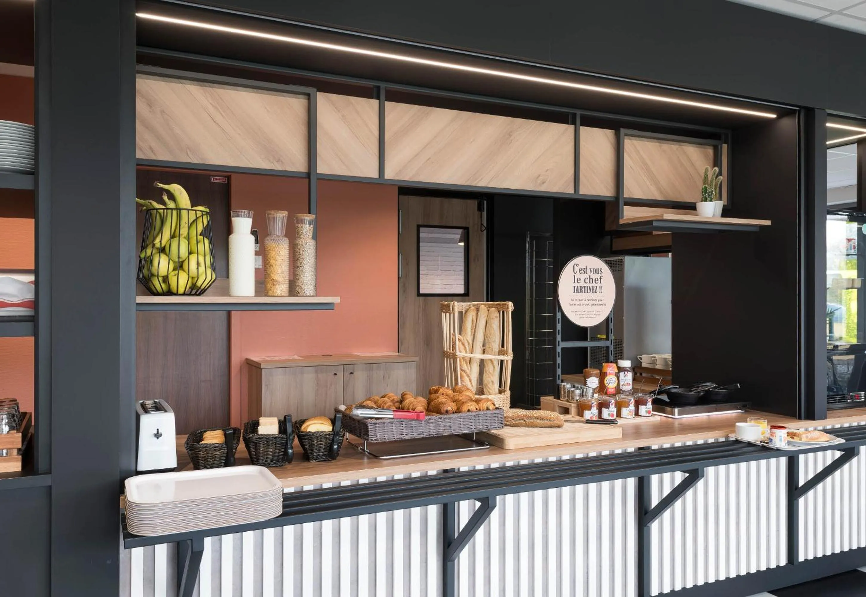 Buffet breakfast in B&B HOTEL Laval Ouest