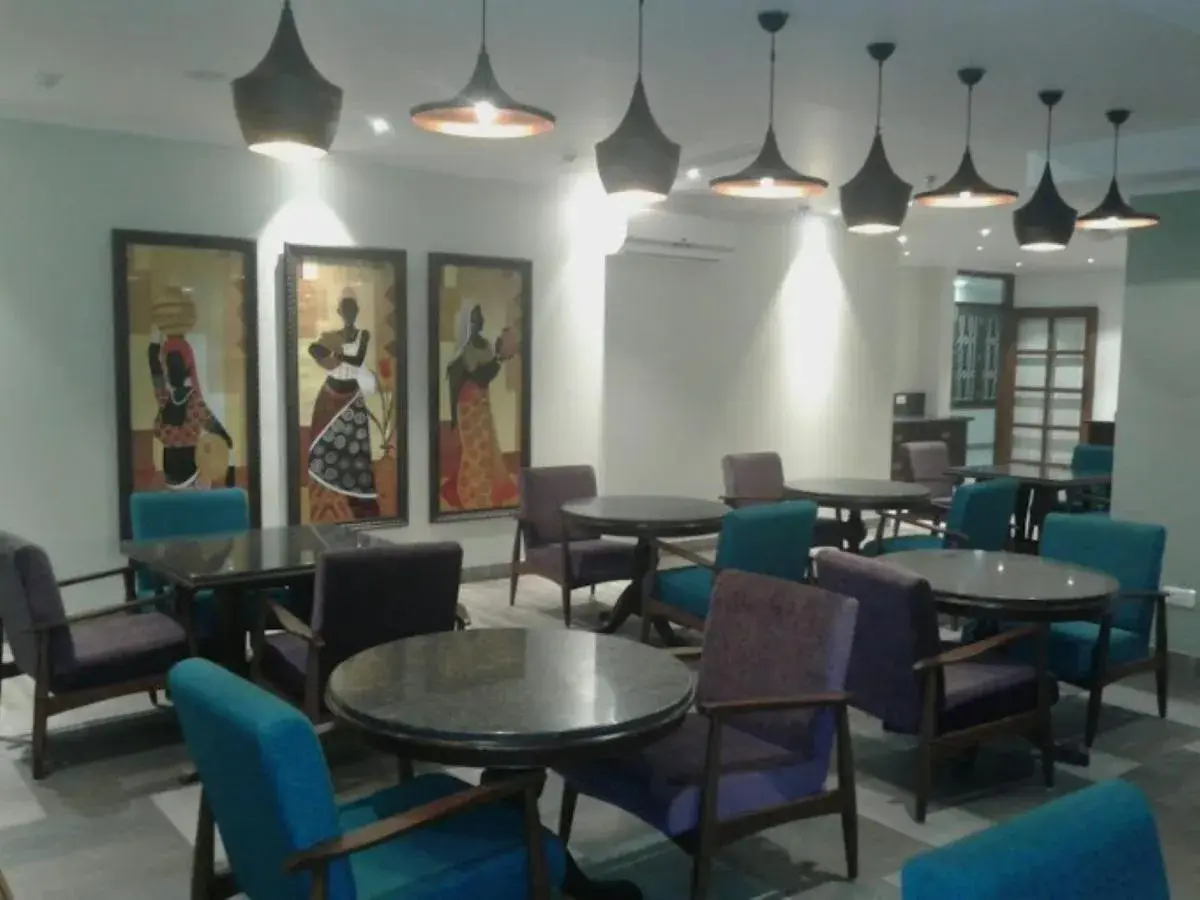 Restaurant/places to eat, Lounge/Bar in Hotel Rainbow Ghaziabad Restaurant/places to eat, Lounge/Bar in Hotel Rainbow Ghaziabad