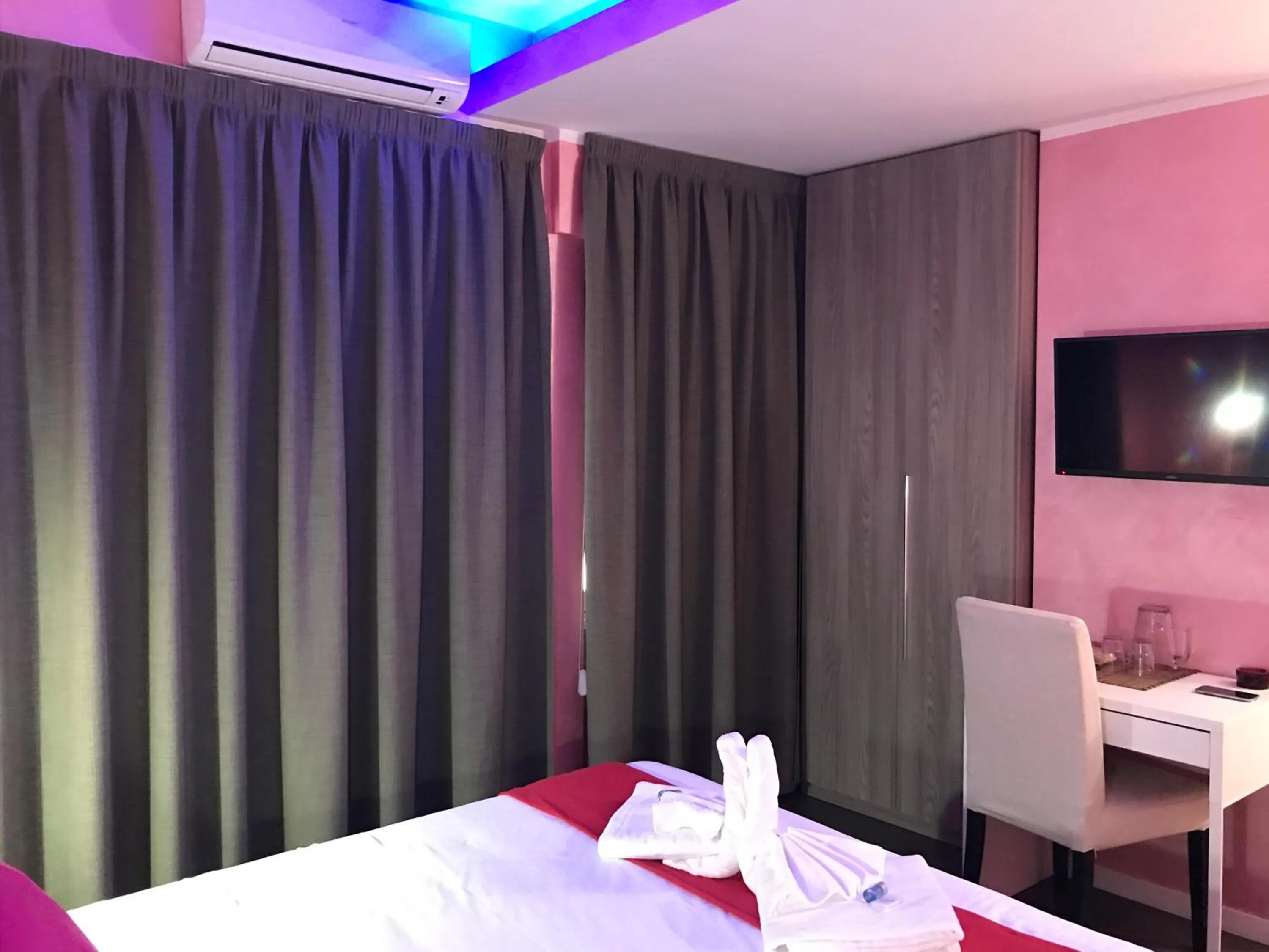 Photo of the whole room, Bed in B&B Roma