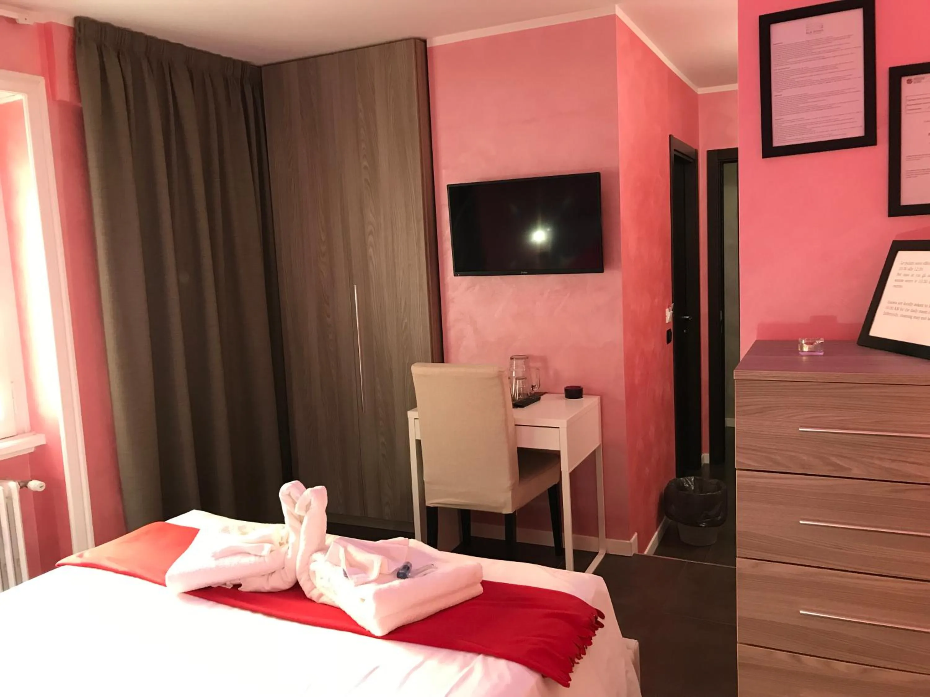 Decorative detail, Bed in B&B Roma