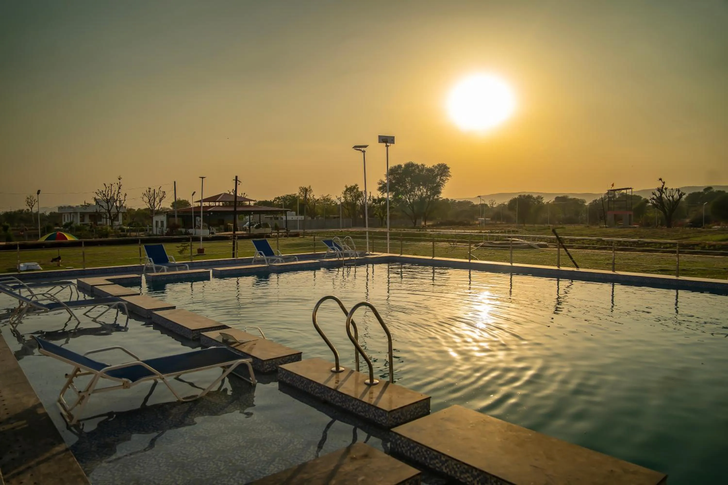 Swimming pool in Sunflower Saga