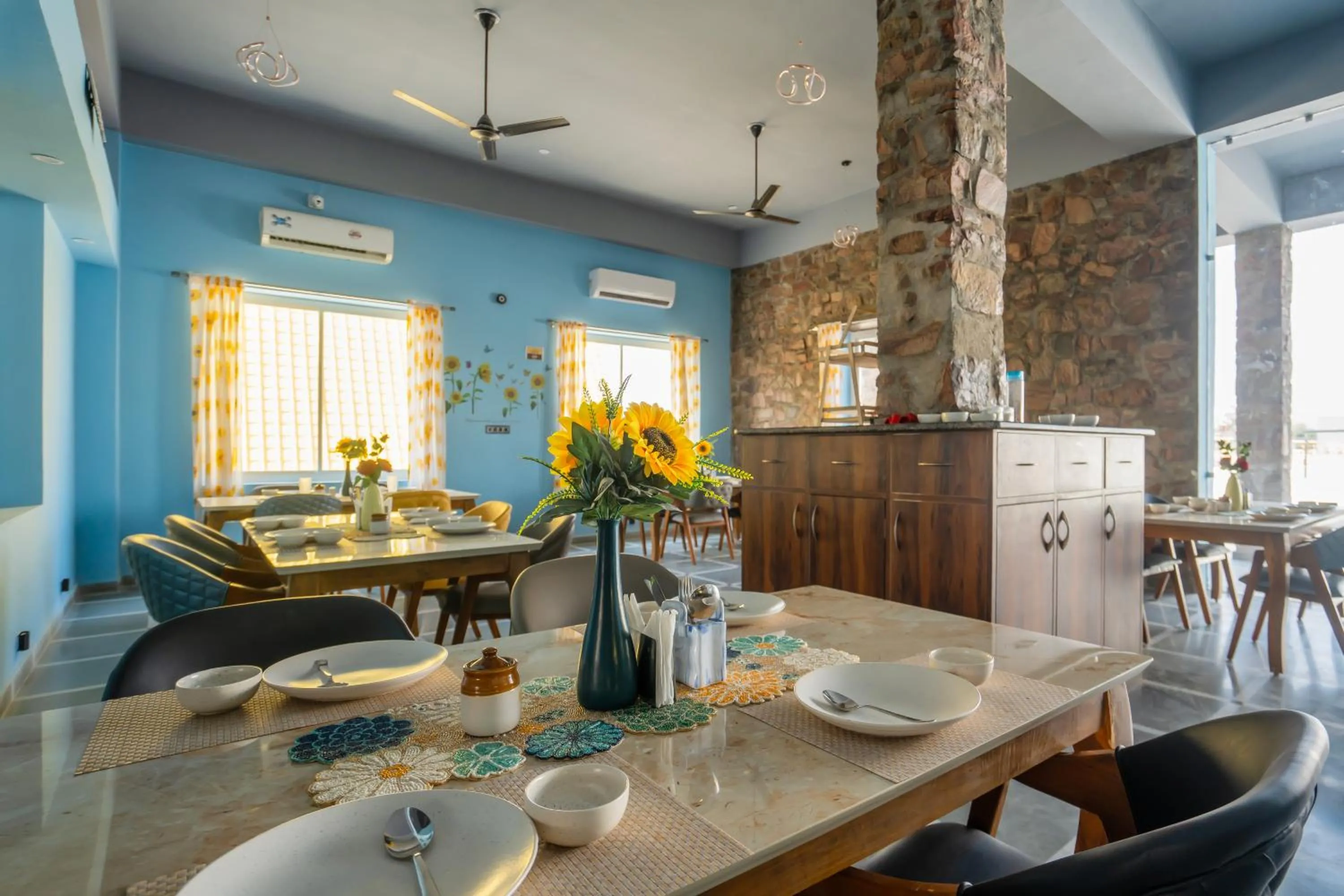 Restaurant/places to eat in Sunflower Saga