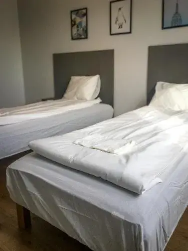 Twin Room with Private Bathroom in Sundsvall Hotel Apartments Twin Room with Private Bathroom in Sundsvall Hotel Apartments