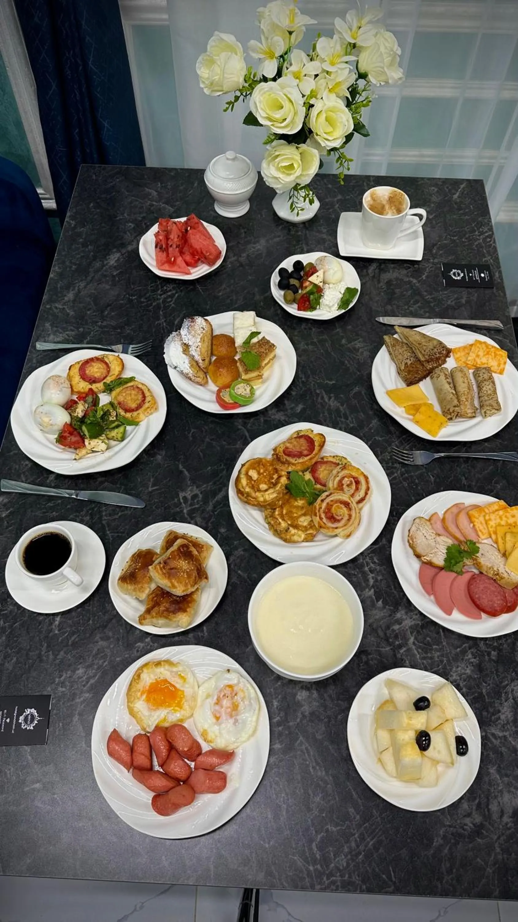 Restaurant/places to eat in Grand Shosh Hotel