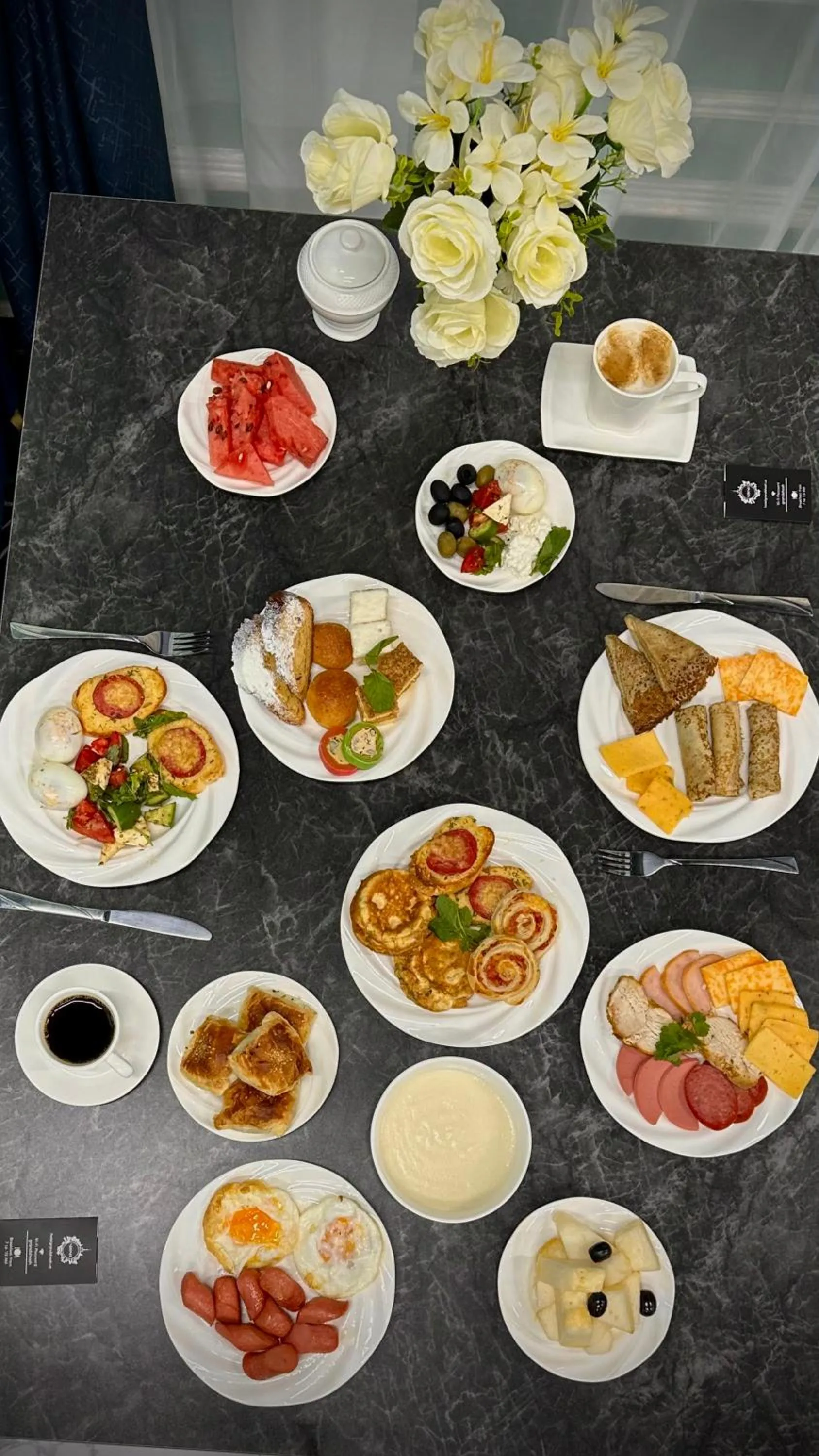 Restaurant/places to eat in Grand Shosh Hotel