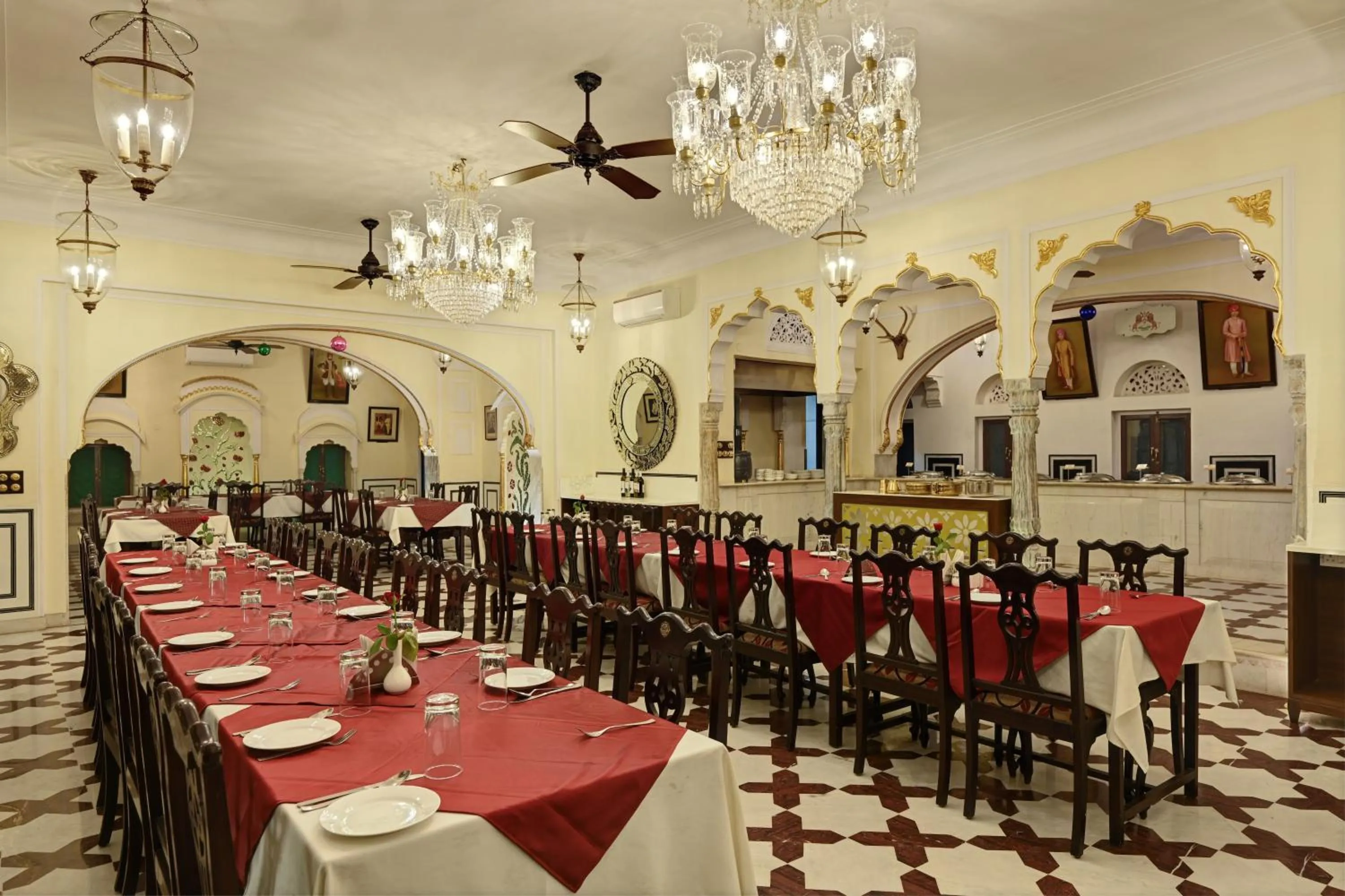 Restaurant/places to eat in Shahpura Haveli