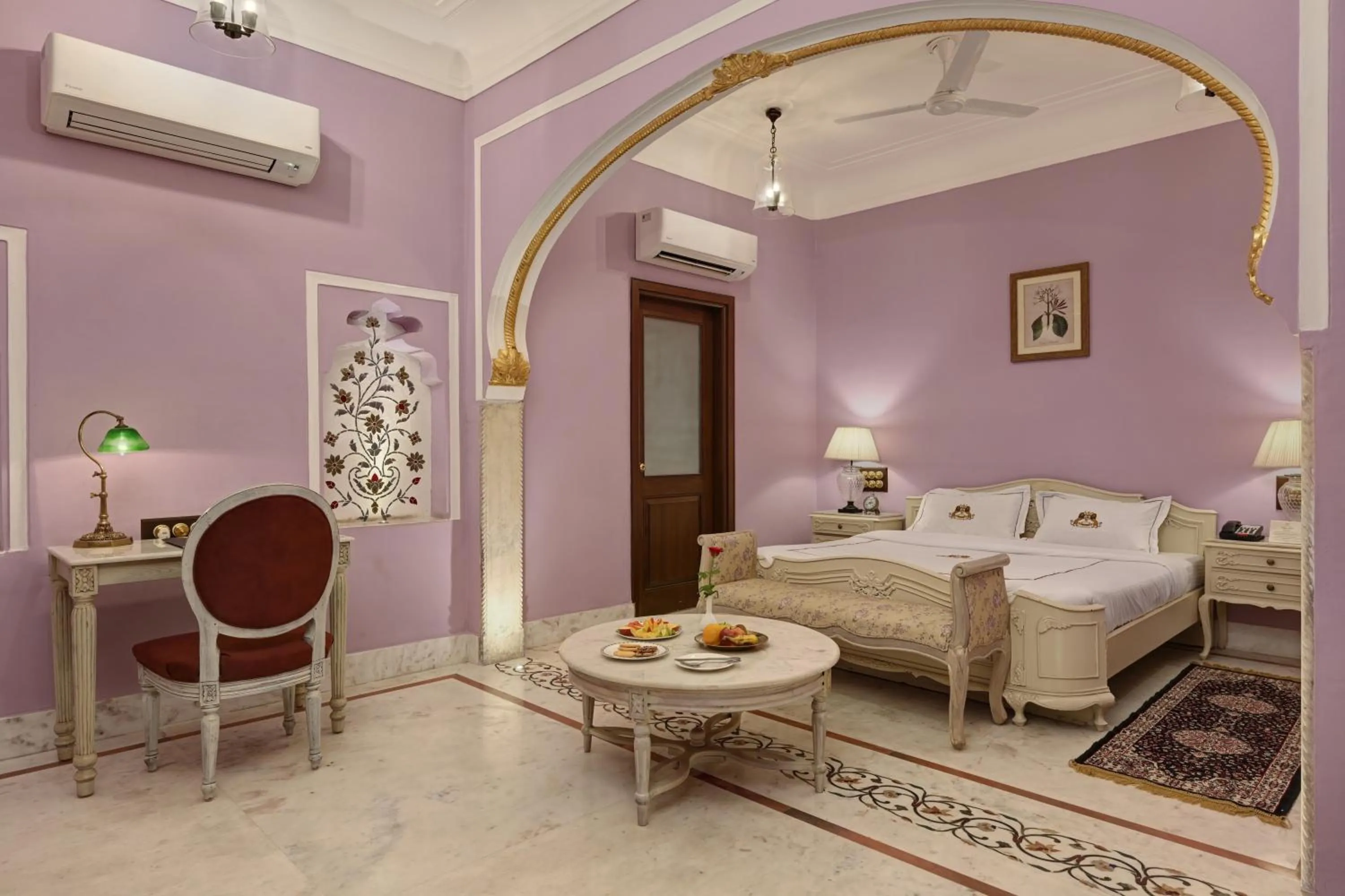 Bedroom, Bed in Shahpura Haveli