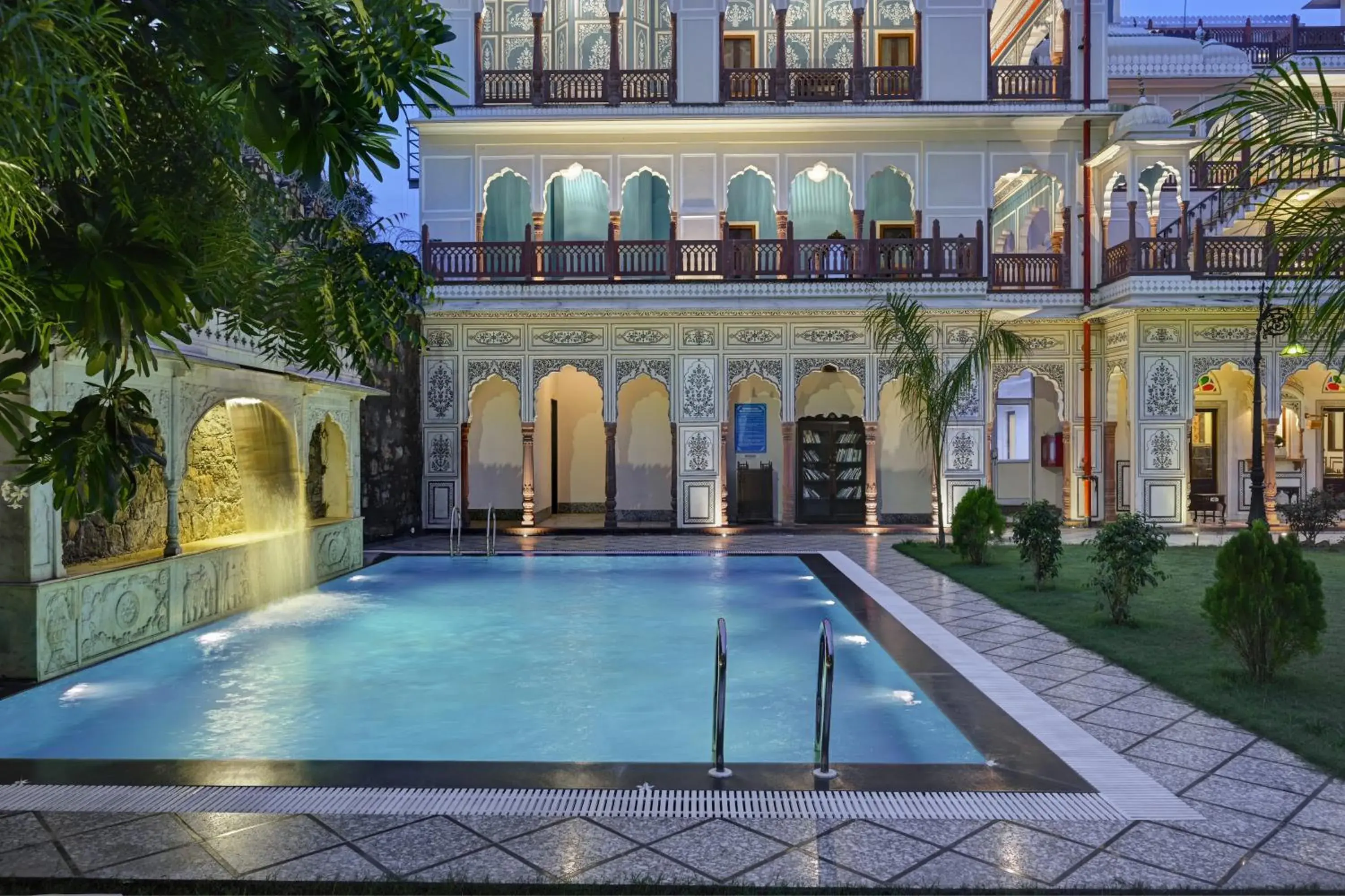 Pool view in Shahpura Haveli Pool view in Shahpura Haveli