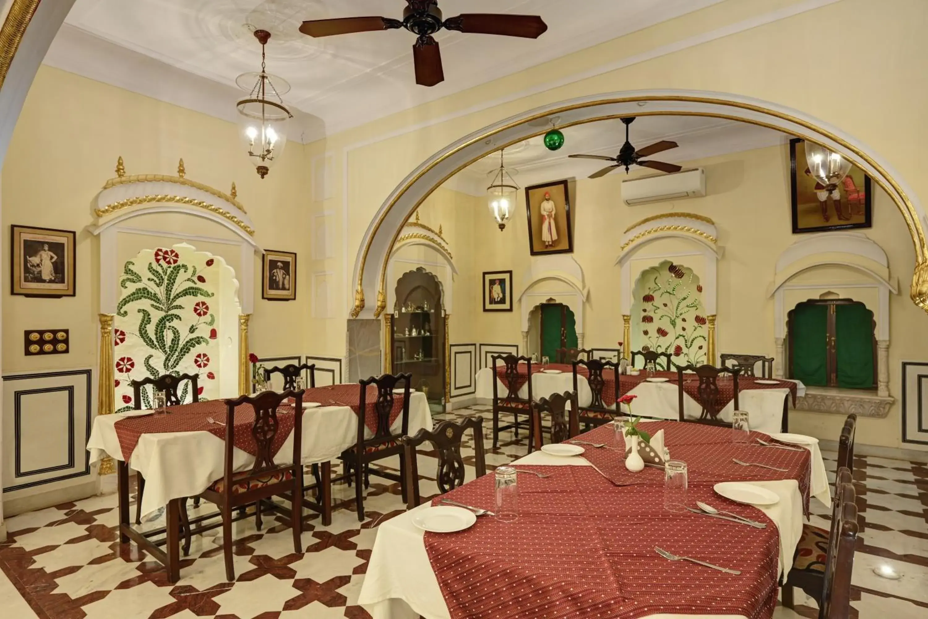 Restaurant/places to eat in Shahpura Haveli Restaurant/places to eat in Shahpura Haveli