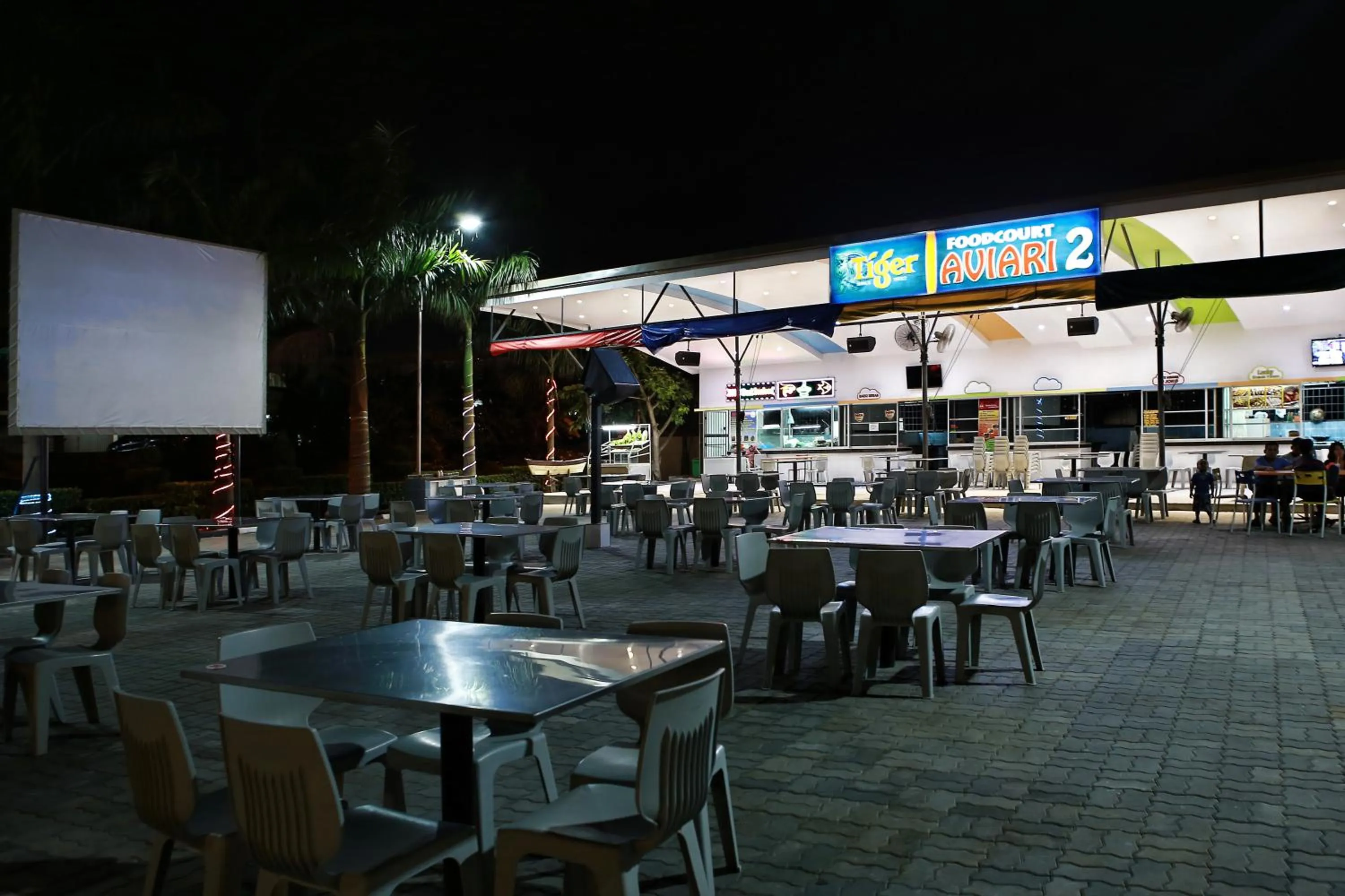 Restaurant/places to eat in Aviari Hotel