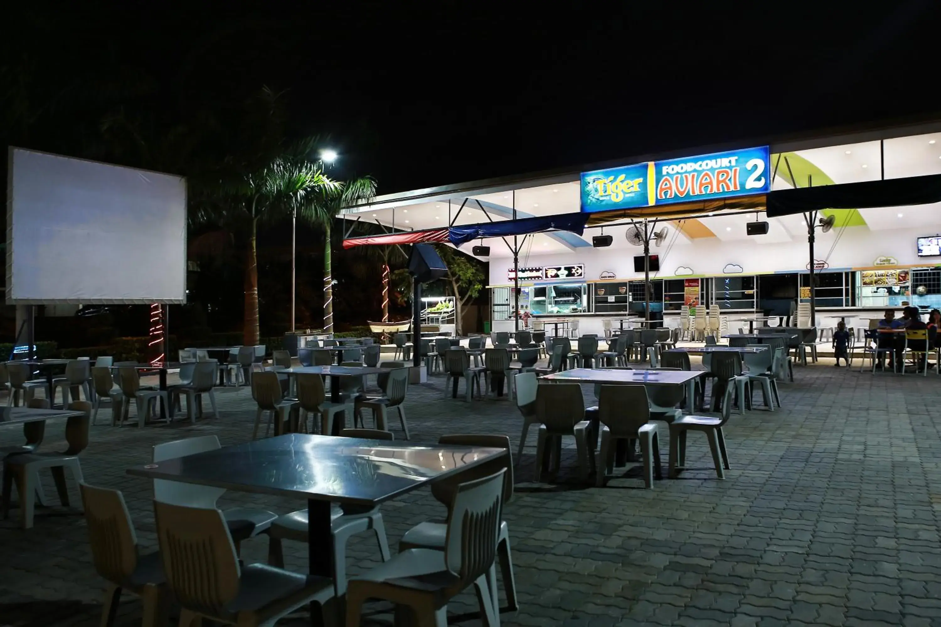 Restaurant/places to eat in Aviari Hotel Restaurant/places to eat in Aviari Hotel