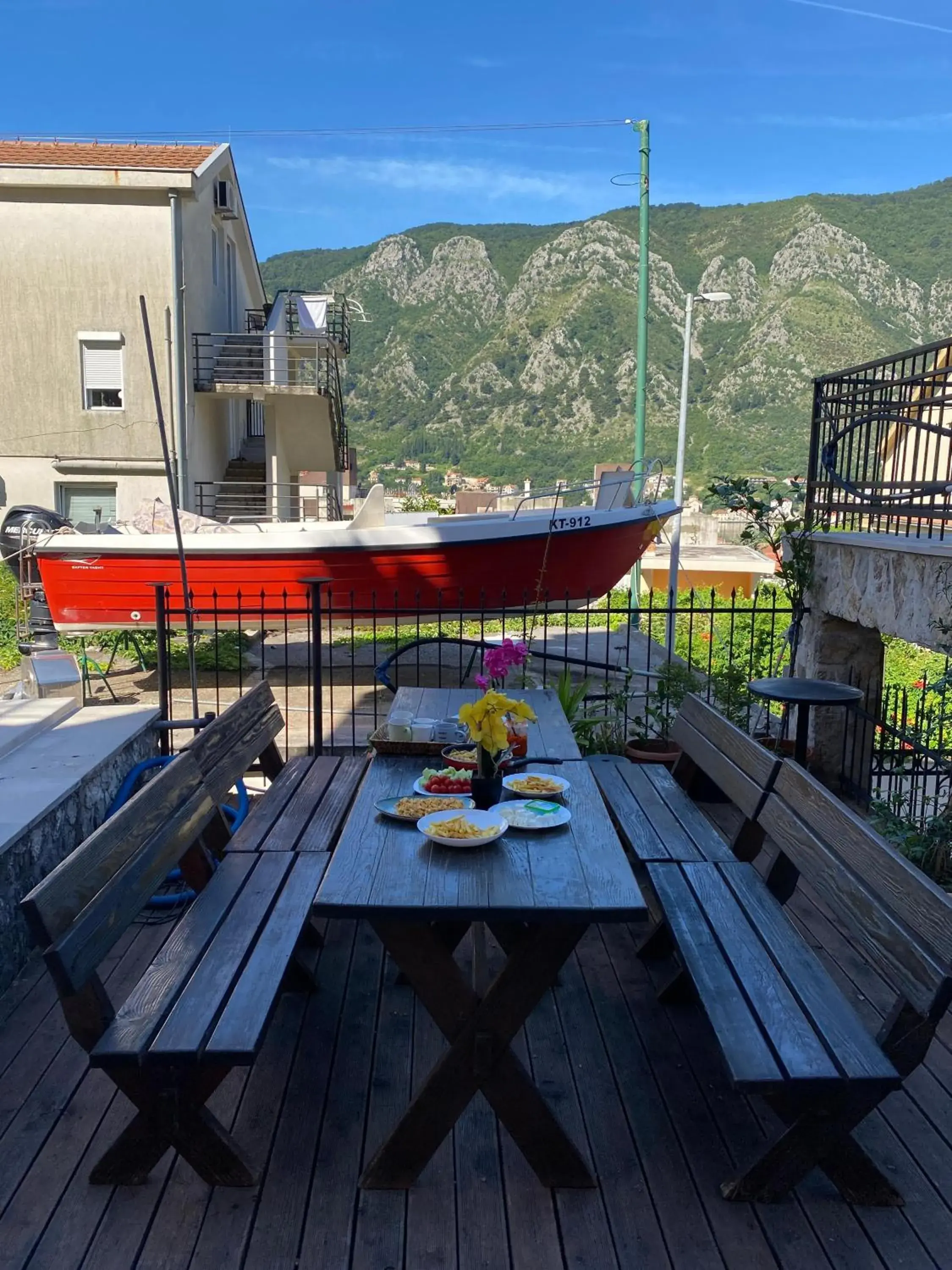 Deluxe Double Room with Balcony and Sea View in Themis Apartment Deluxe Double Room with Balcony and Sea View in Themis Apartment