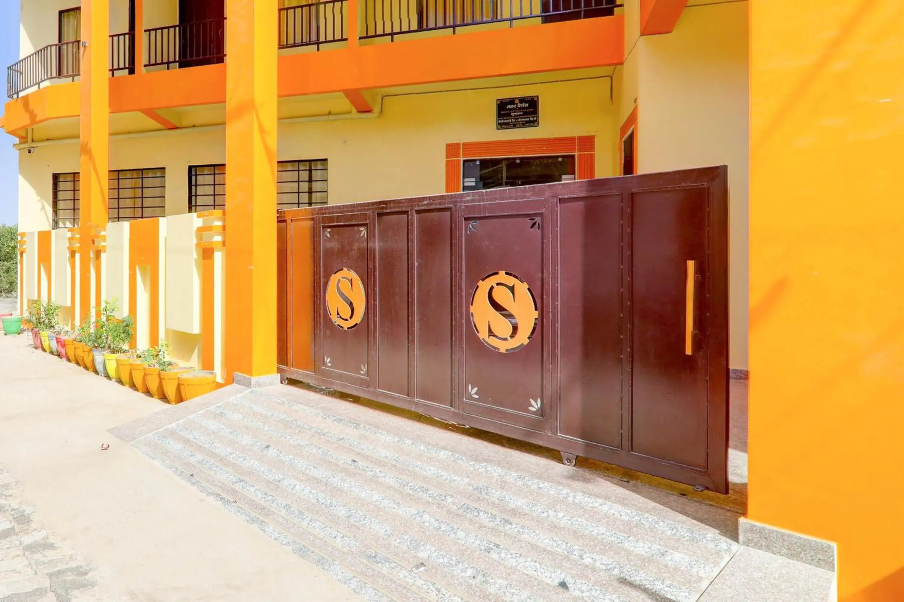 Facade/entrance in Hotel O Samar palace Facade/entrance in Hotel O Samar palace