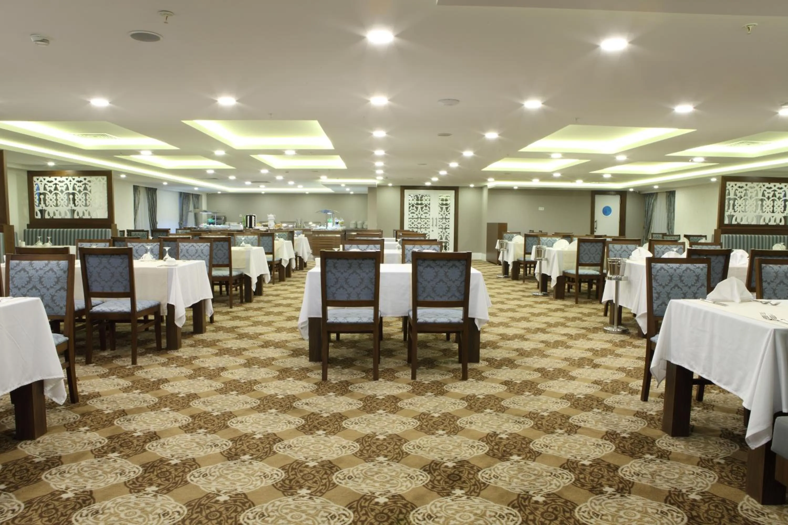 Restaurant/places to eat in Luxor Garden Hotel