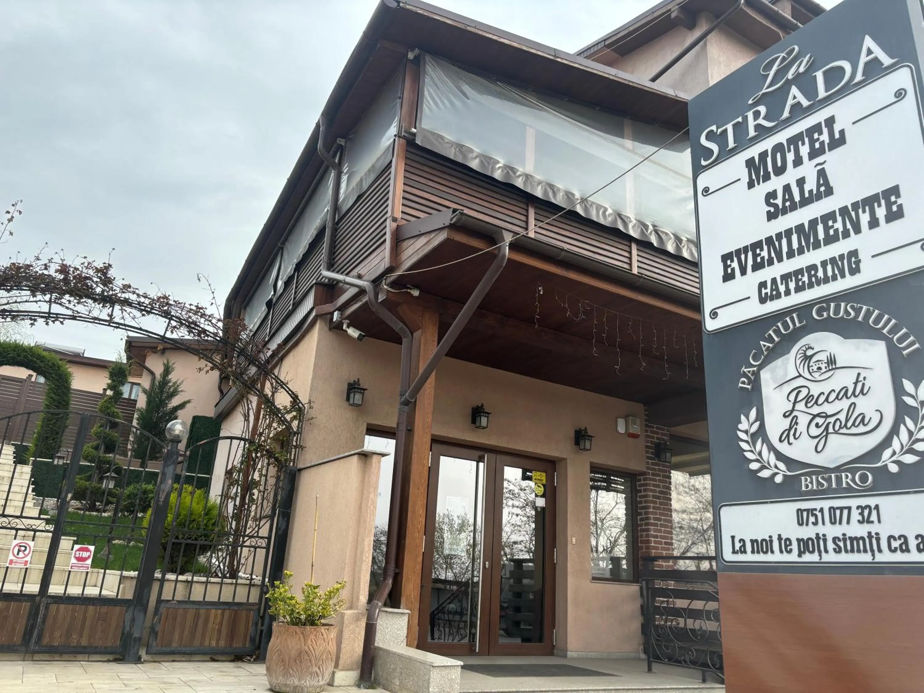 Property building in La Strada