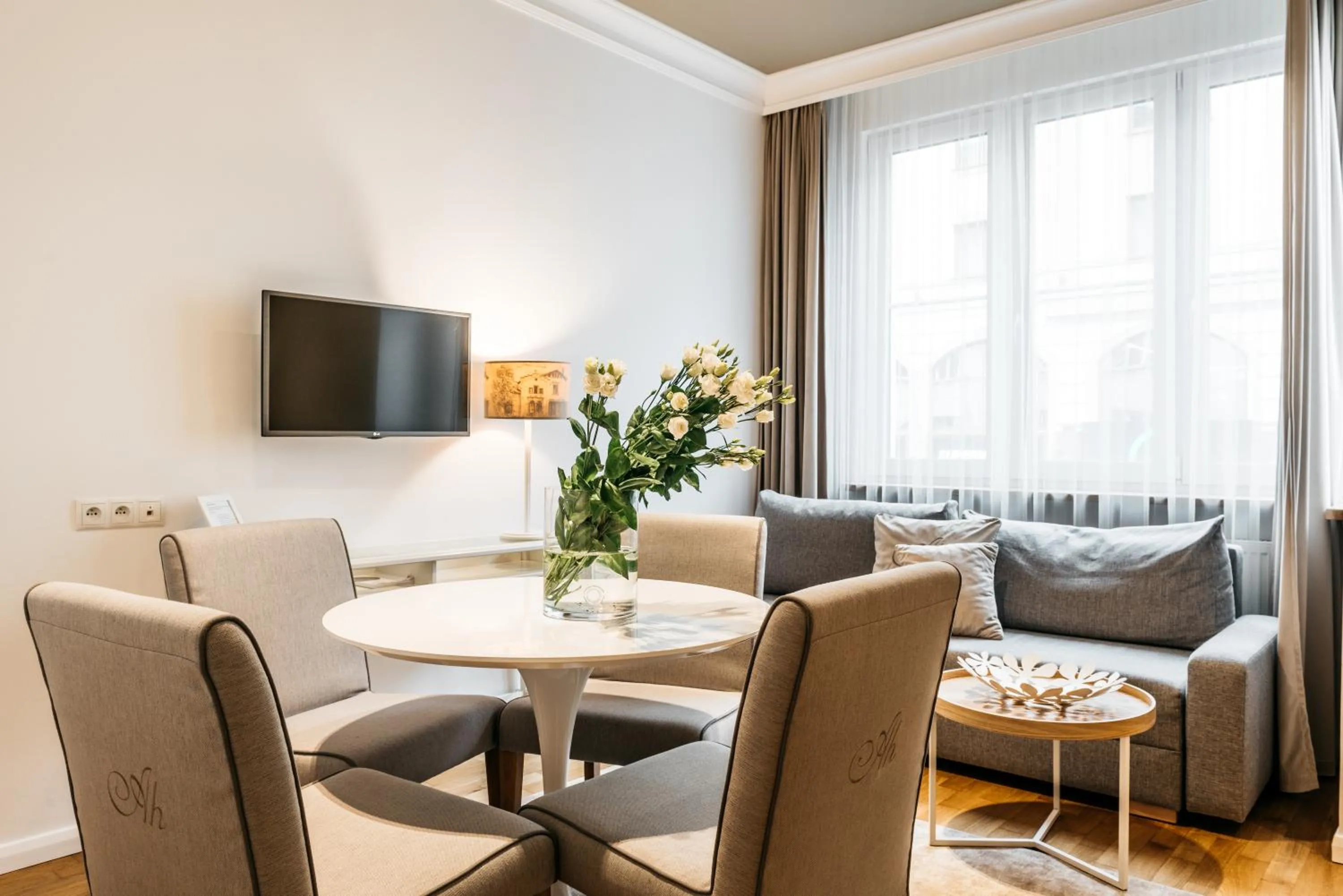 Photo of the whole room in AVANTI Home