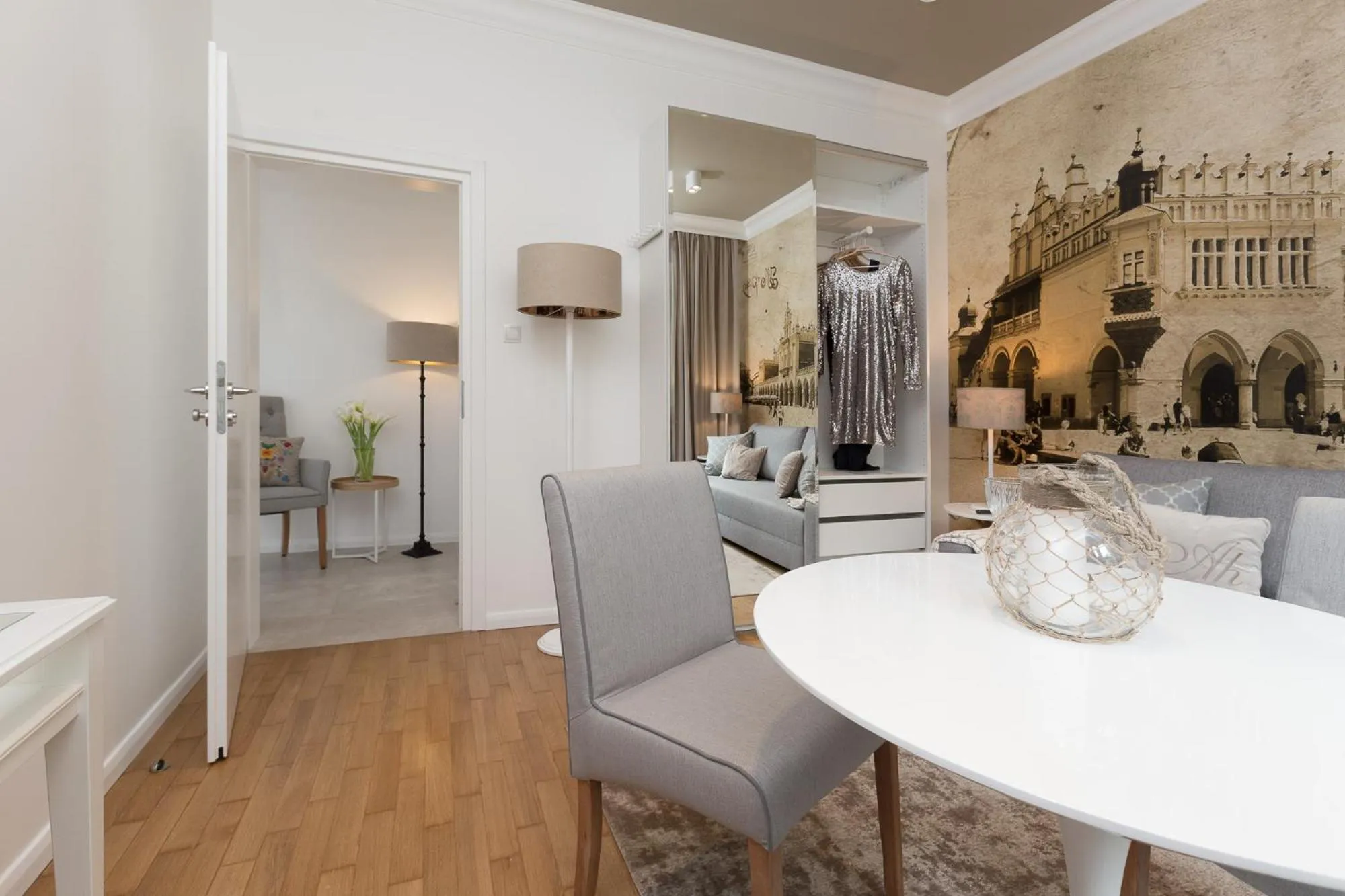 Photo of the whole room in AVANTI Home