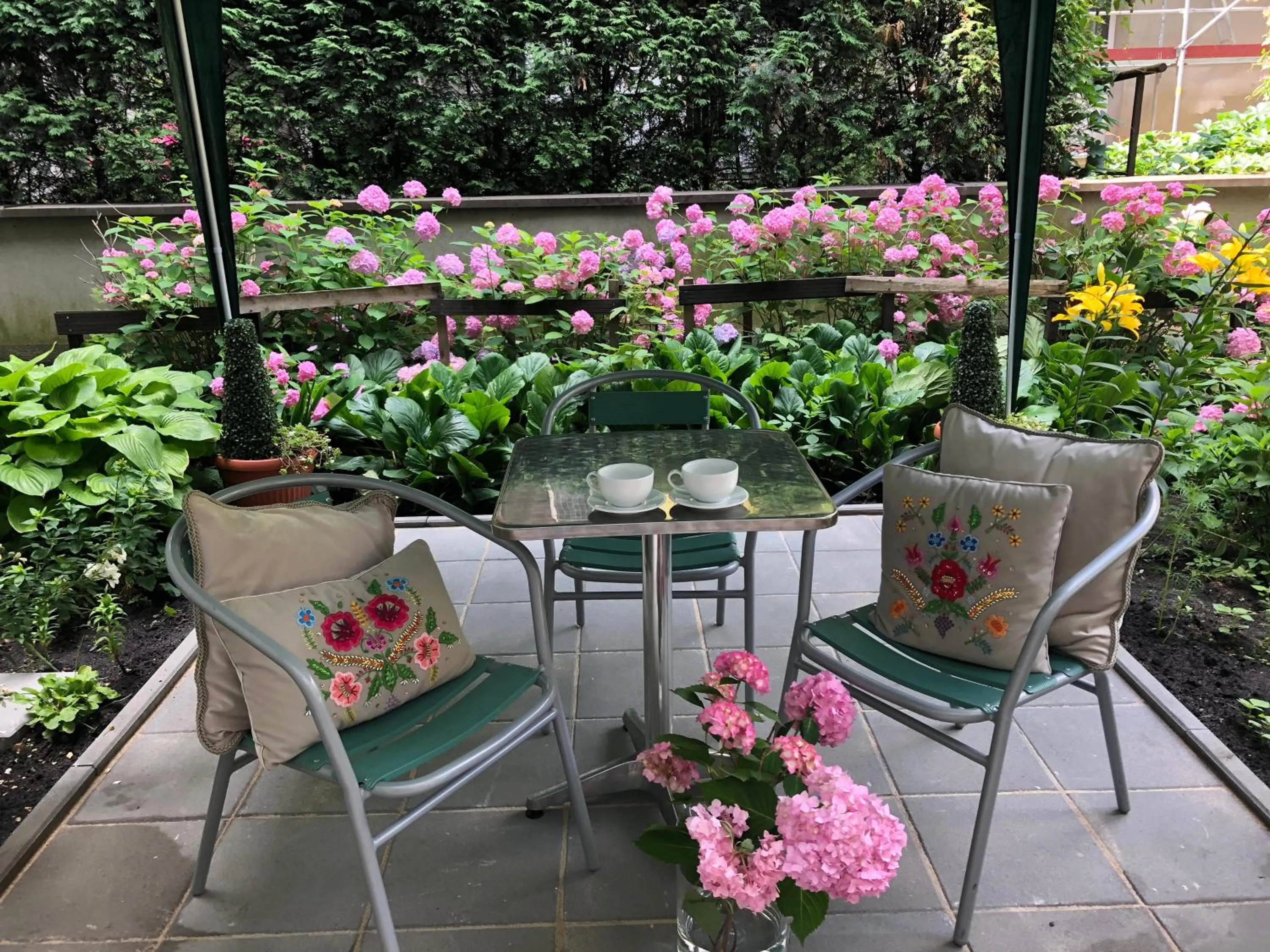 Garden in AVANTI Home