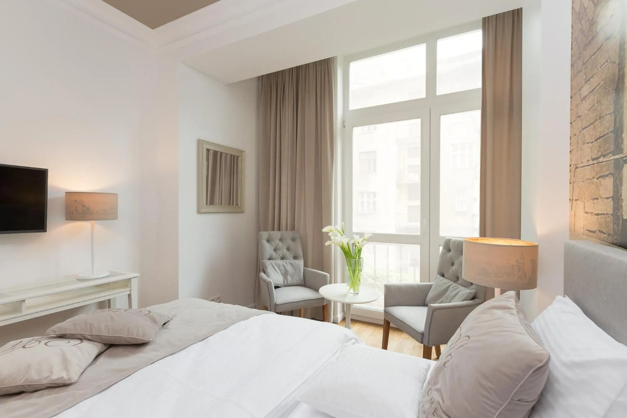 Photo of the whole room, Bed in AVANTI Home