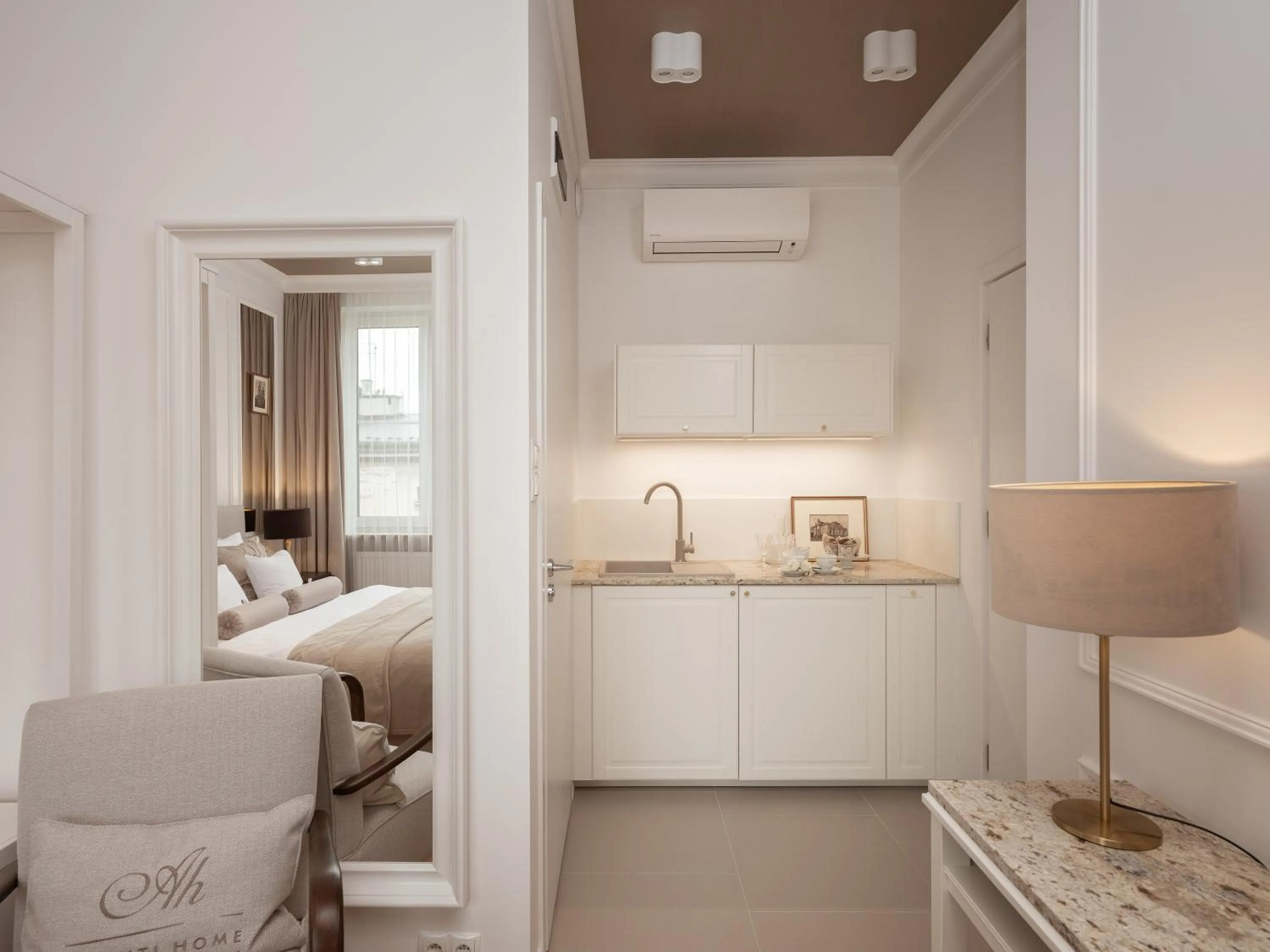 Kitchen or kitchenette, Bed in AVANTI Home