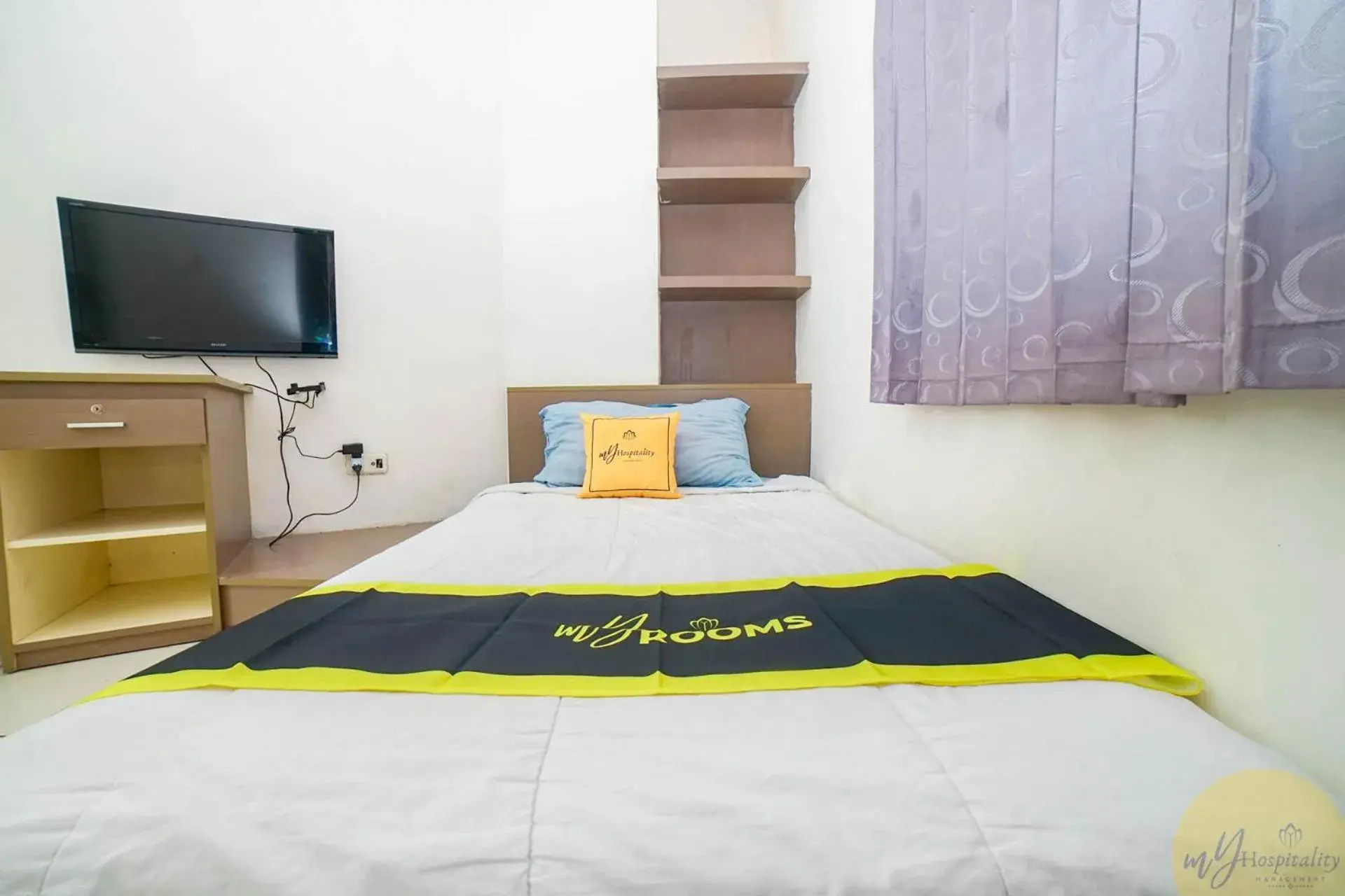 TV and multimedia, Bed in Fortuna Hotel & Residence by My Hospitality TV and multimedia, Bed in Fortuna Hotel & Residence by My Hospitality