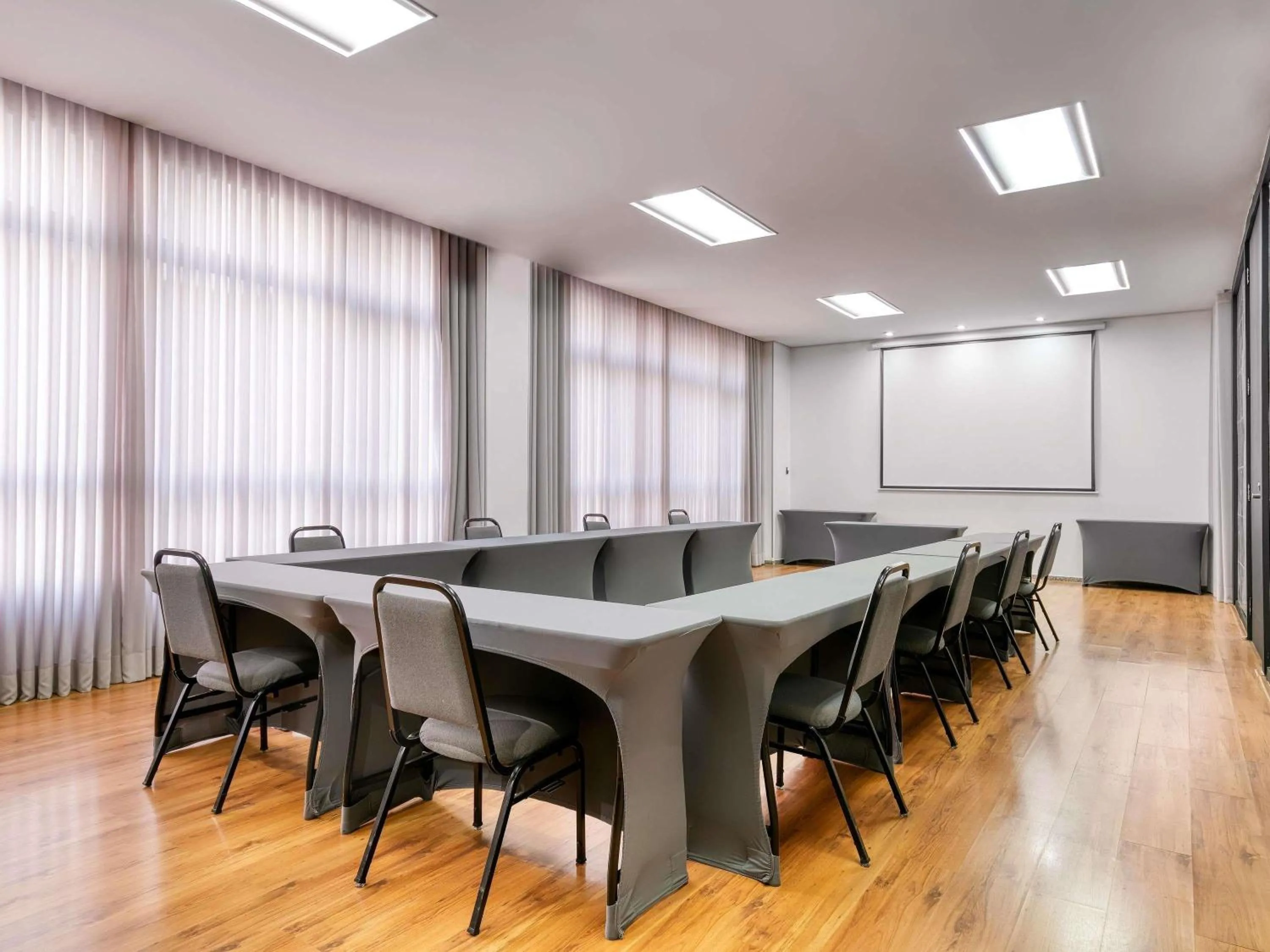 Meeting/conference room in Mercure Belo Horizonte Vila da Serra