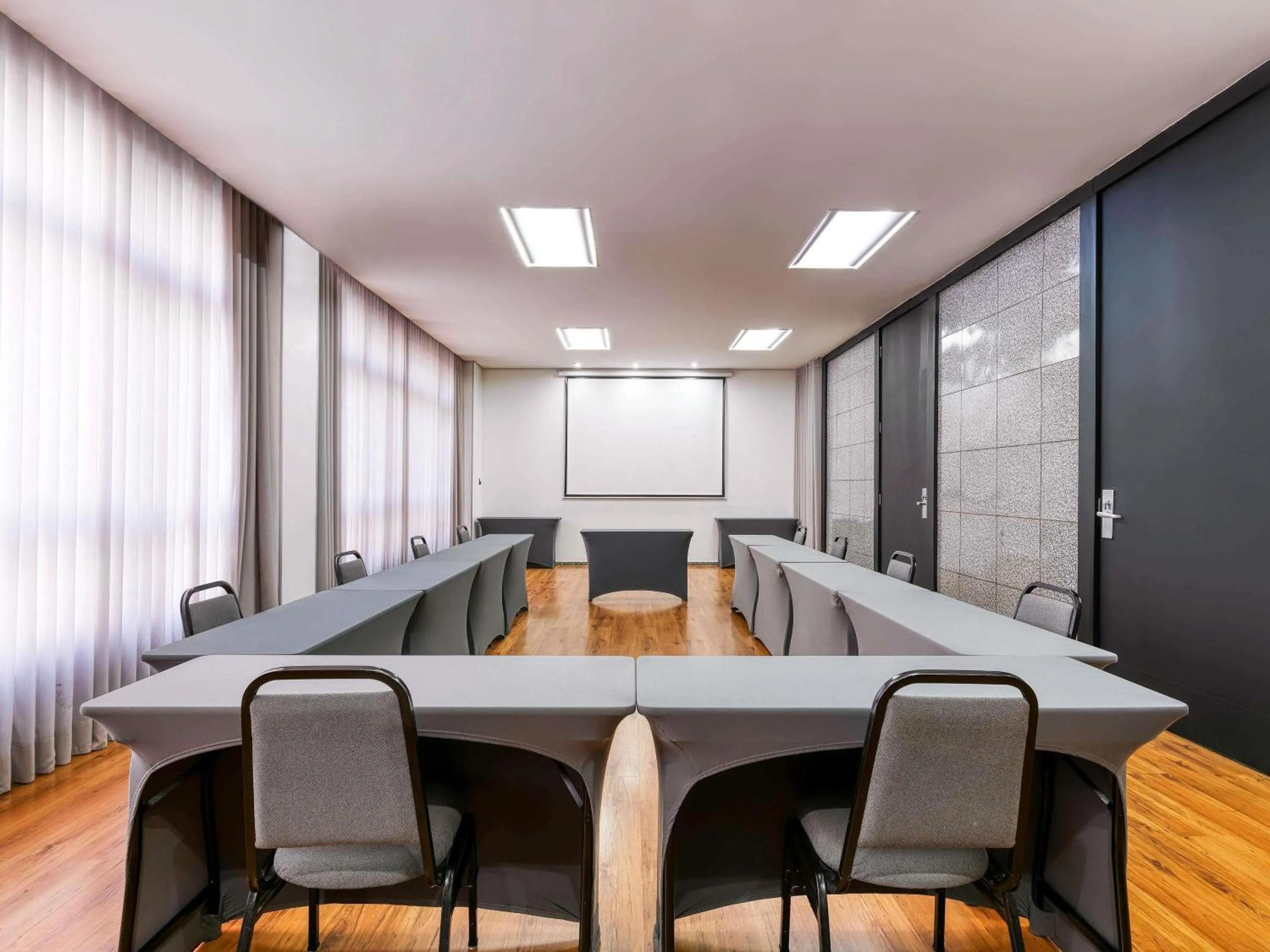 Meeting/conference room in Mercure Belo Horizonte Vila da Serra