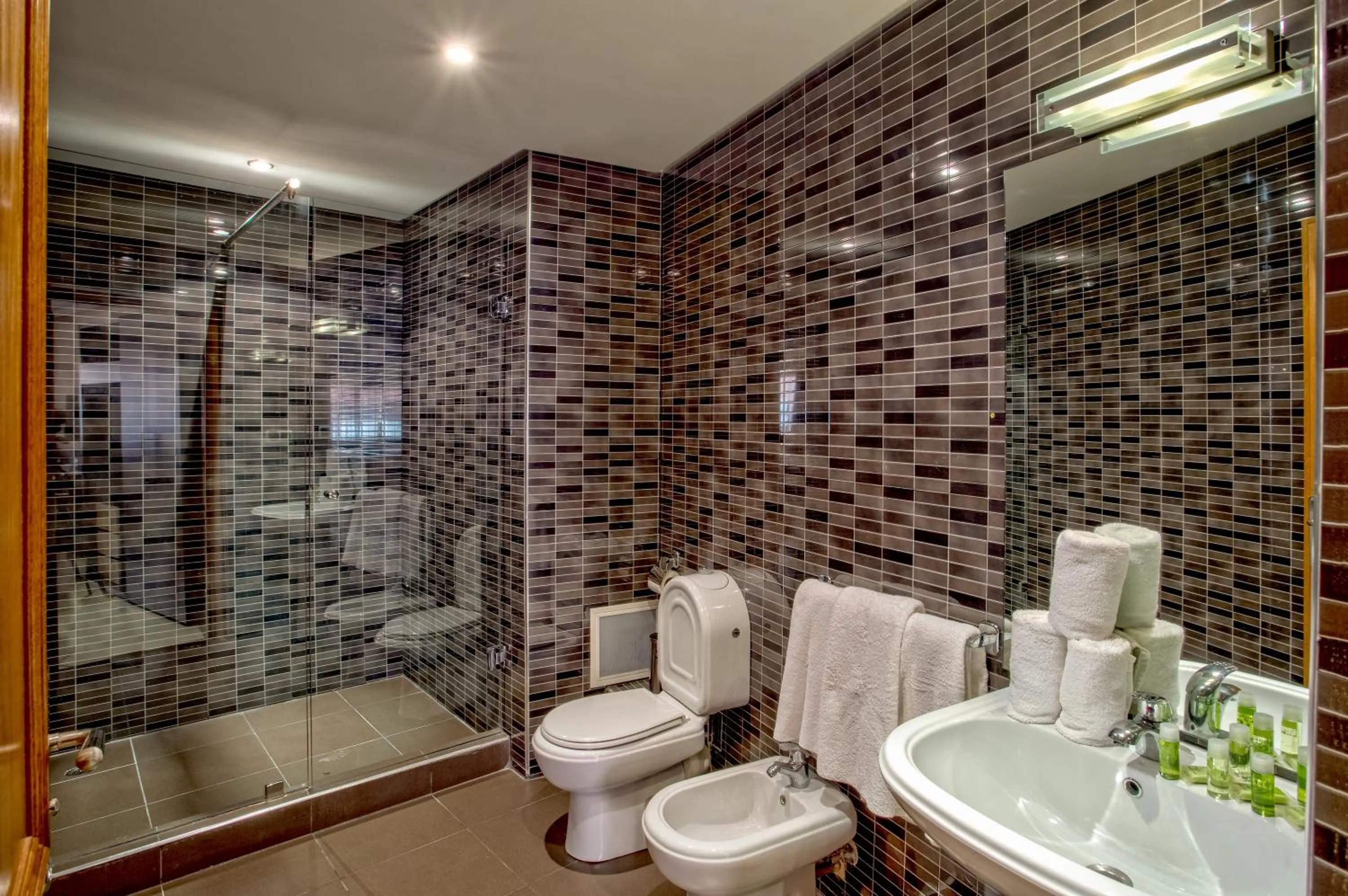 Bathroom in Yaad City Hotel