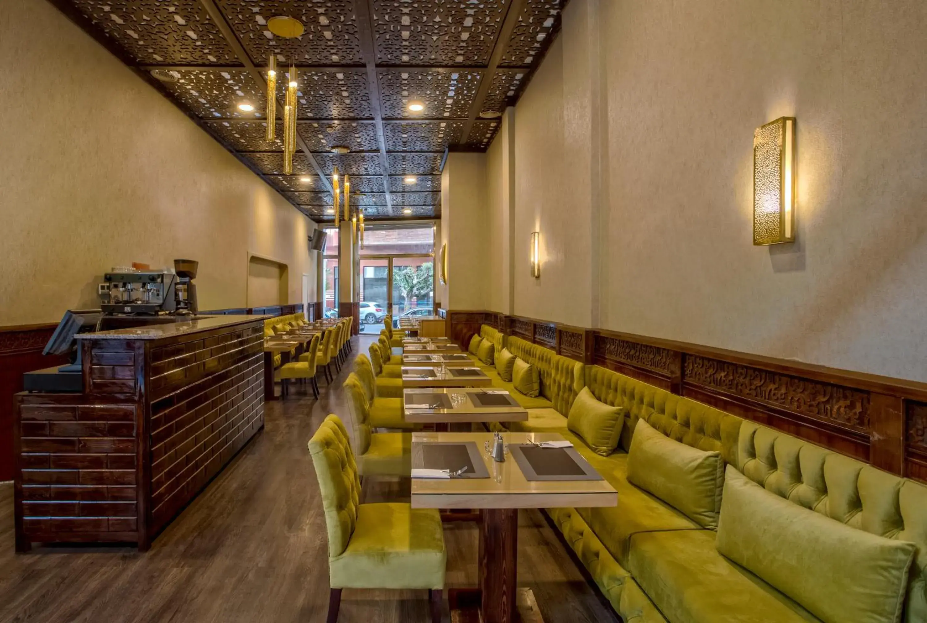 Restaurant/places to eat in Yaad City Hotel Restaurant/places to eat in Yaad City Hotel