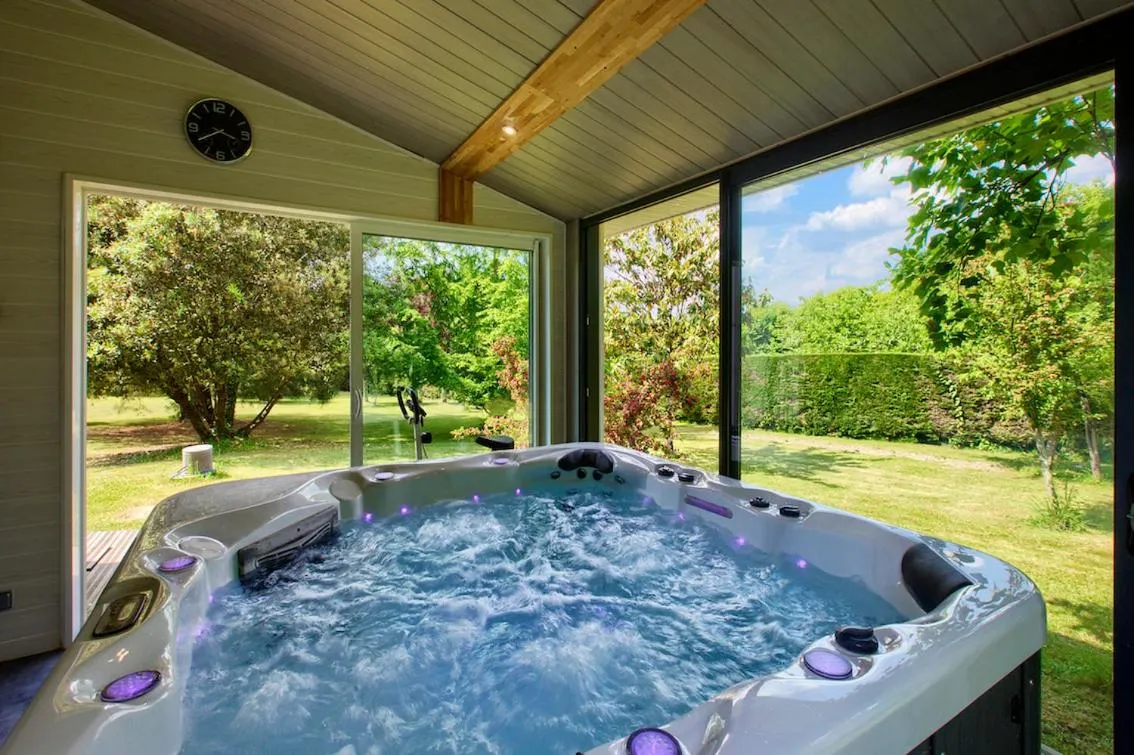 Hot Tub in B&B La Closerie 33