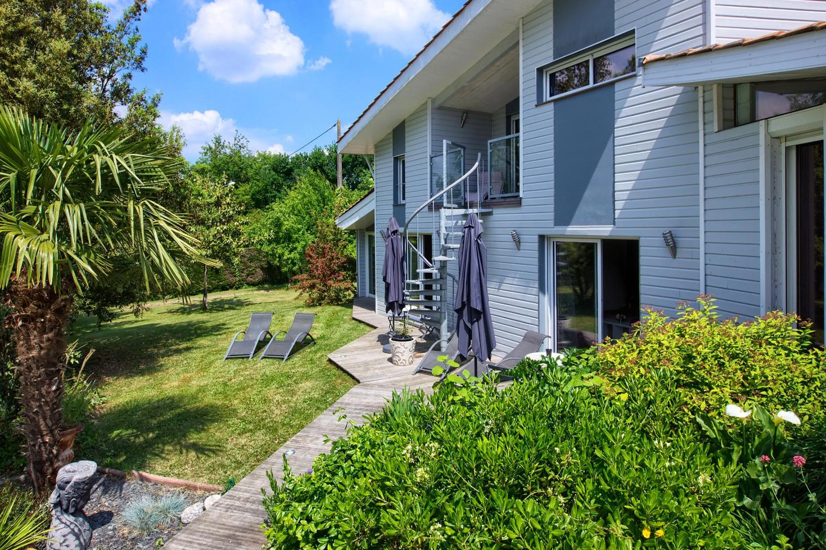 Patio in B&B La Closerie 33