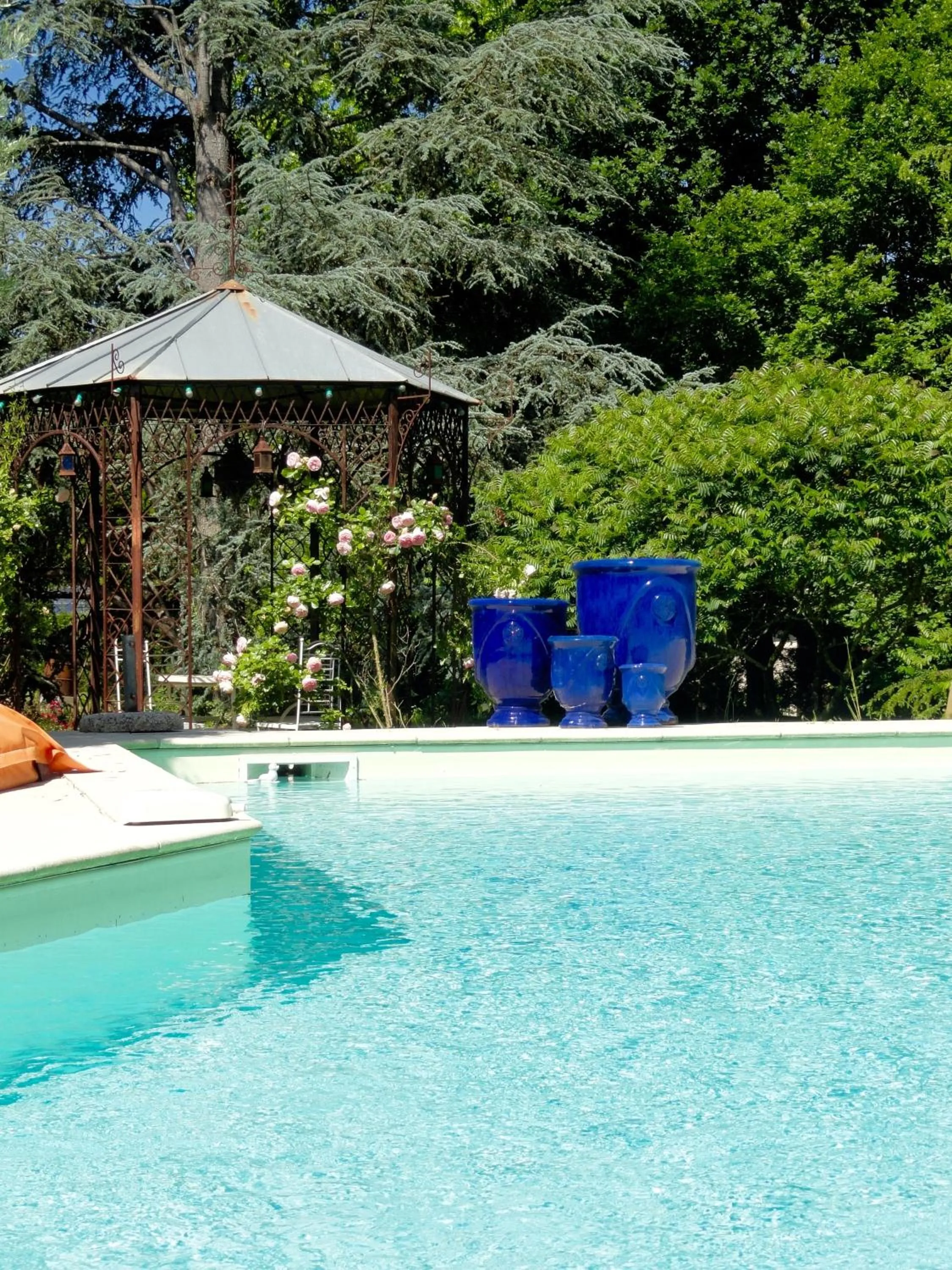 Swimming pool in B&B La Closerie 33