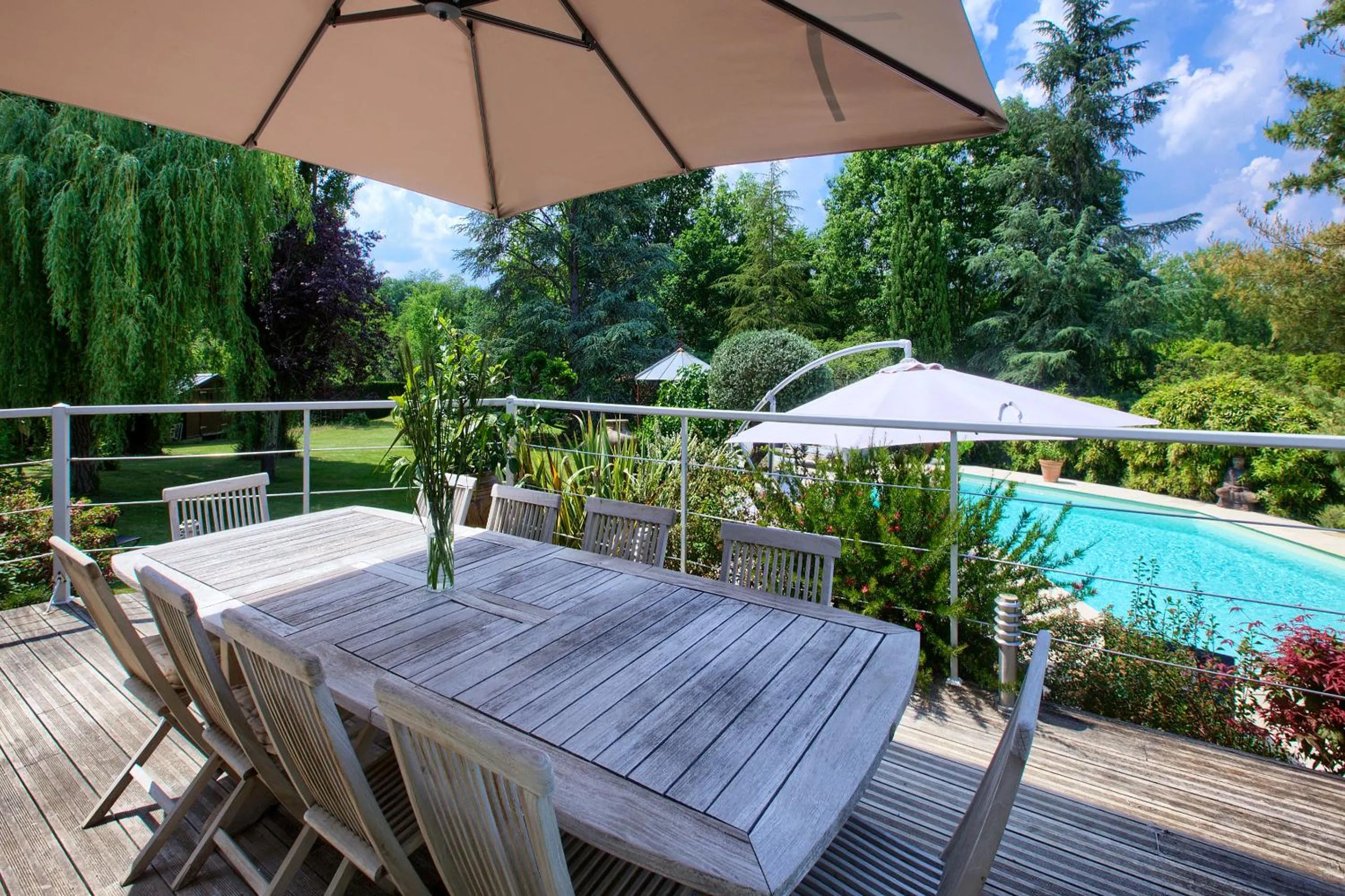 Patio in B&B La Closerie 33