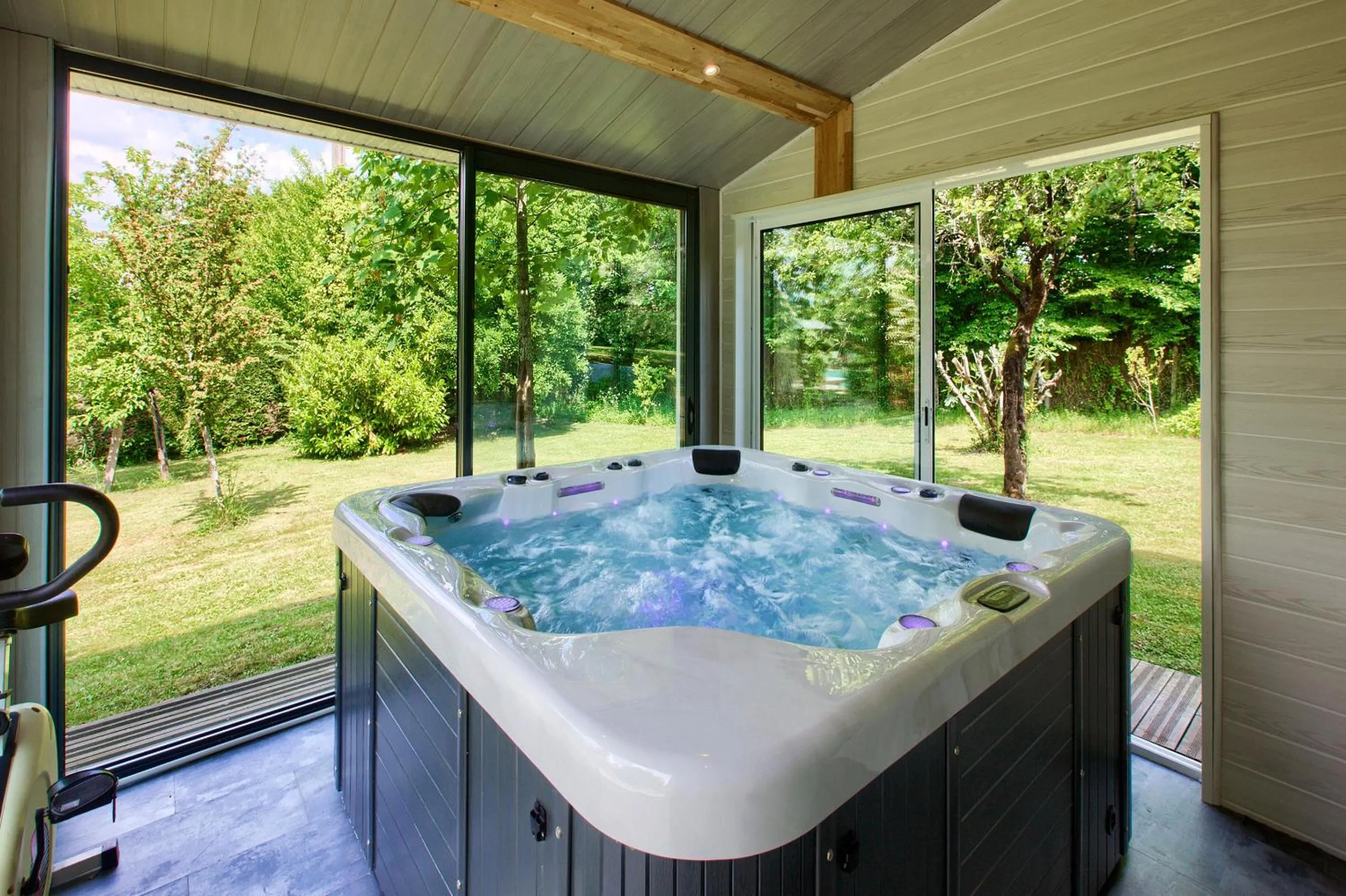 Hot Tub in B&B La Closerie 33