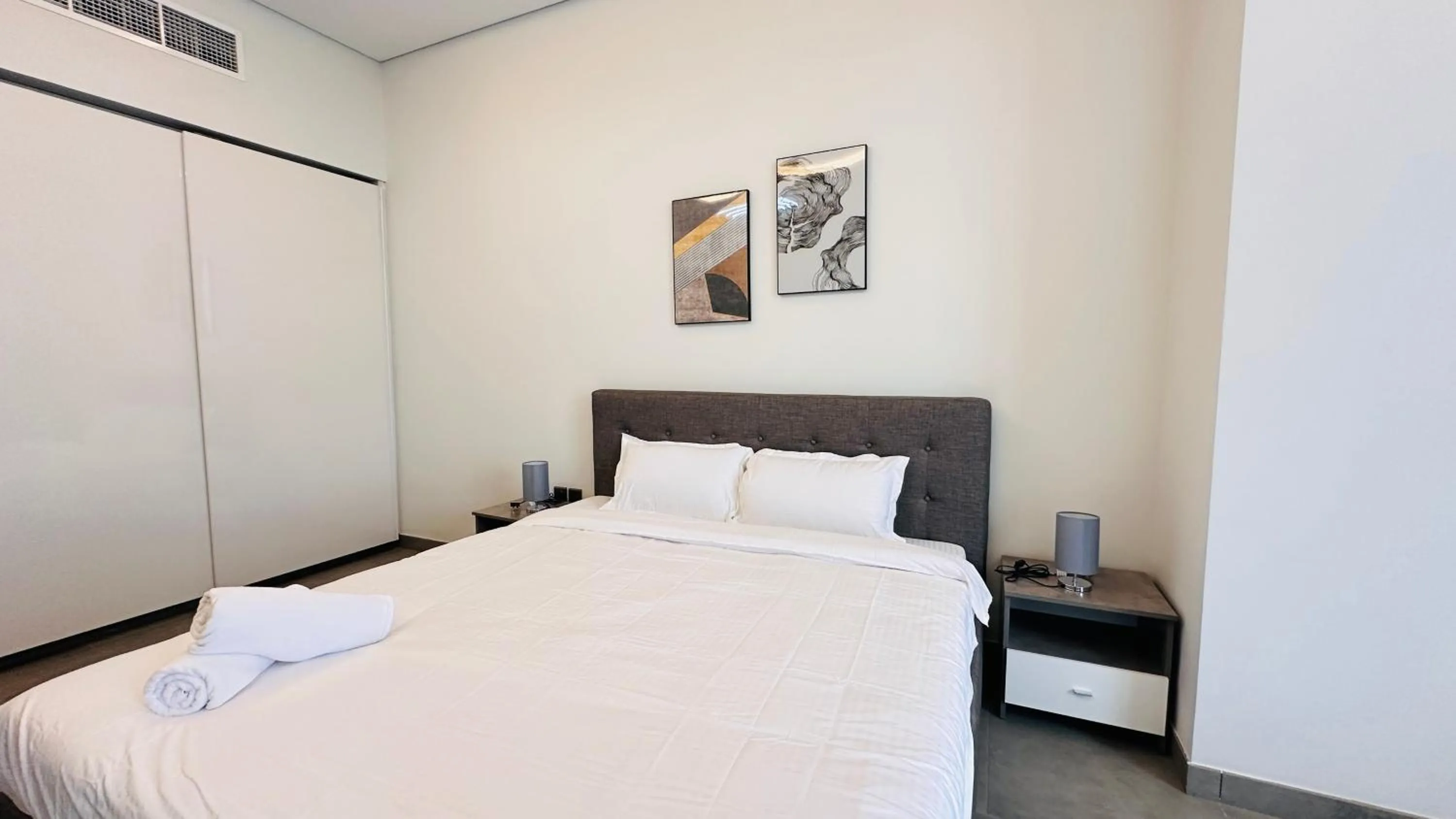 Bedroom, Bed in Spacious Studio Apartment Canal View Business Bay by Belvilla