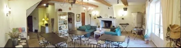 Communal lounge/ TV room in L'Abri du Poète