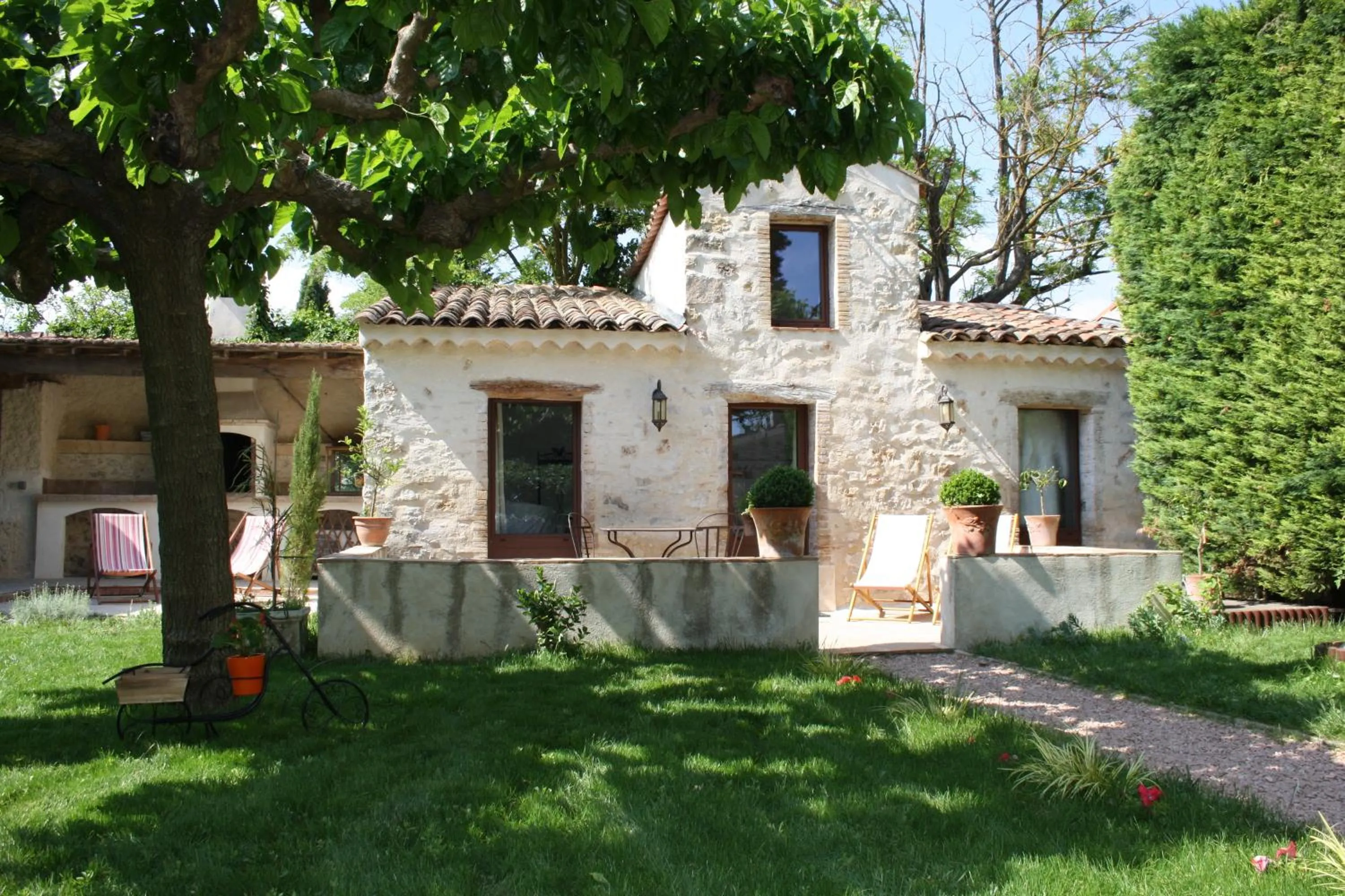Property building in L'Abri du Poète