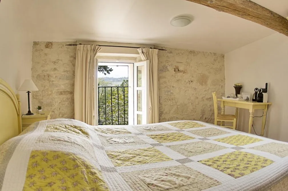 Other in L'Abri du Poète