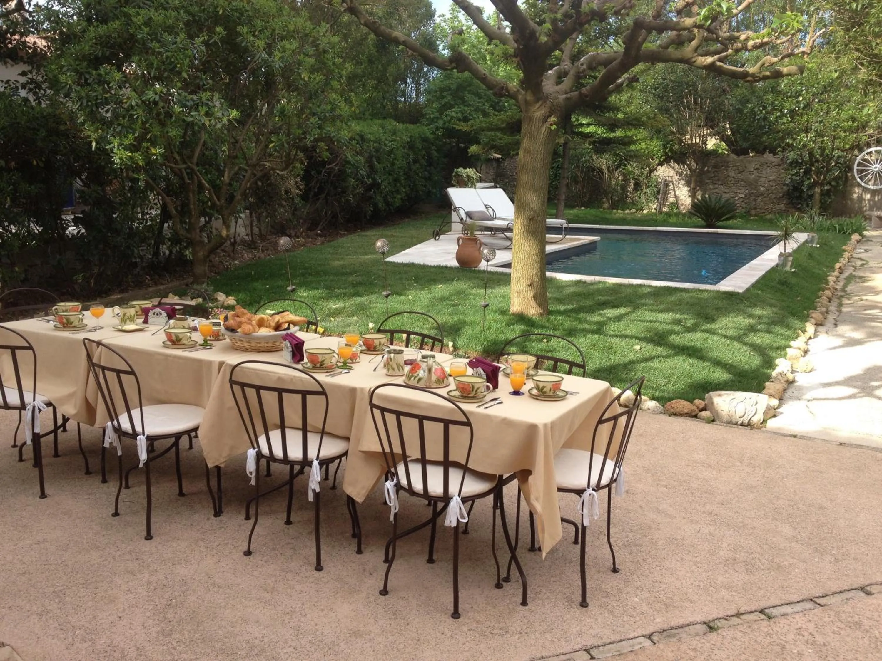 Patio in L'Abri du Poète