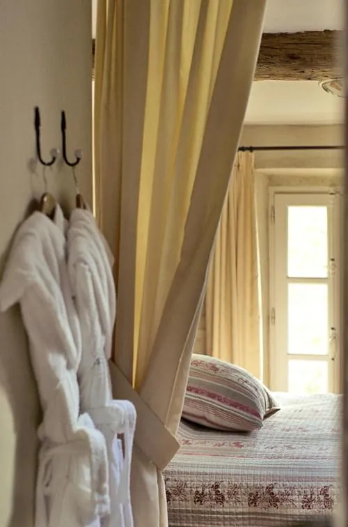 Bathroom in L'Abri du Poète