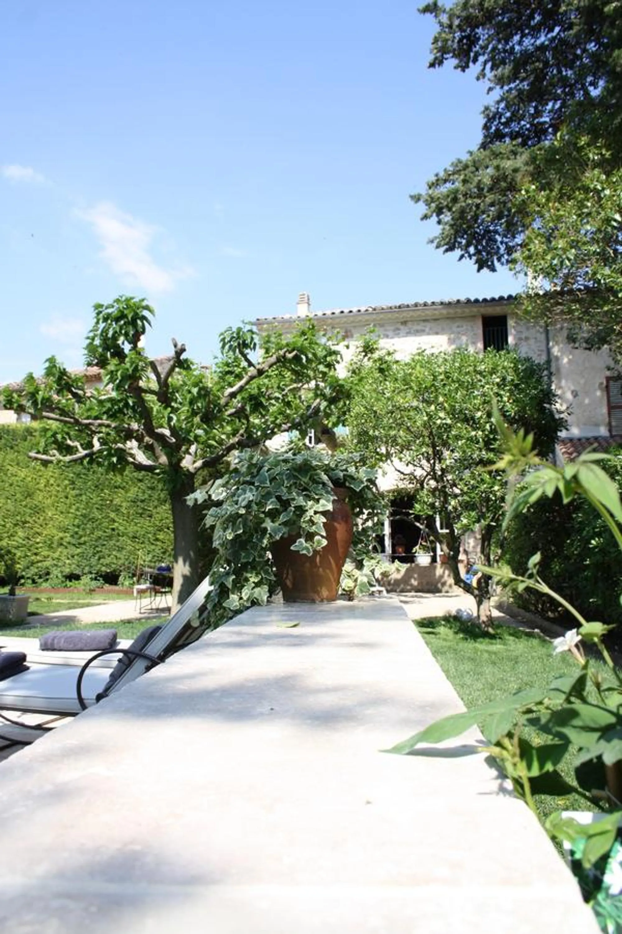 Facade/entrance in L'Abri du Poète