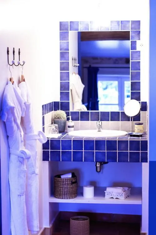 Other in L'Abri du Poète