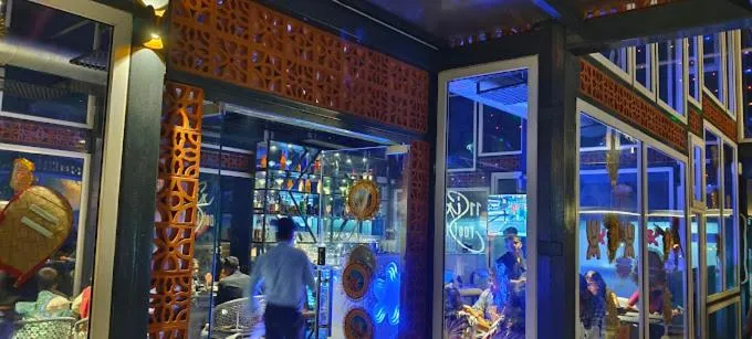 Restaurant/places to eat in HOTEL LAKE VIEW