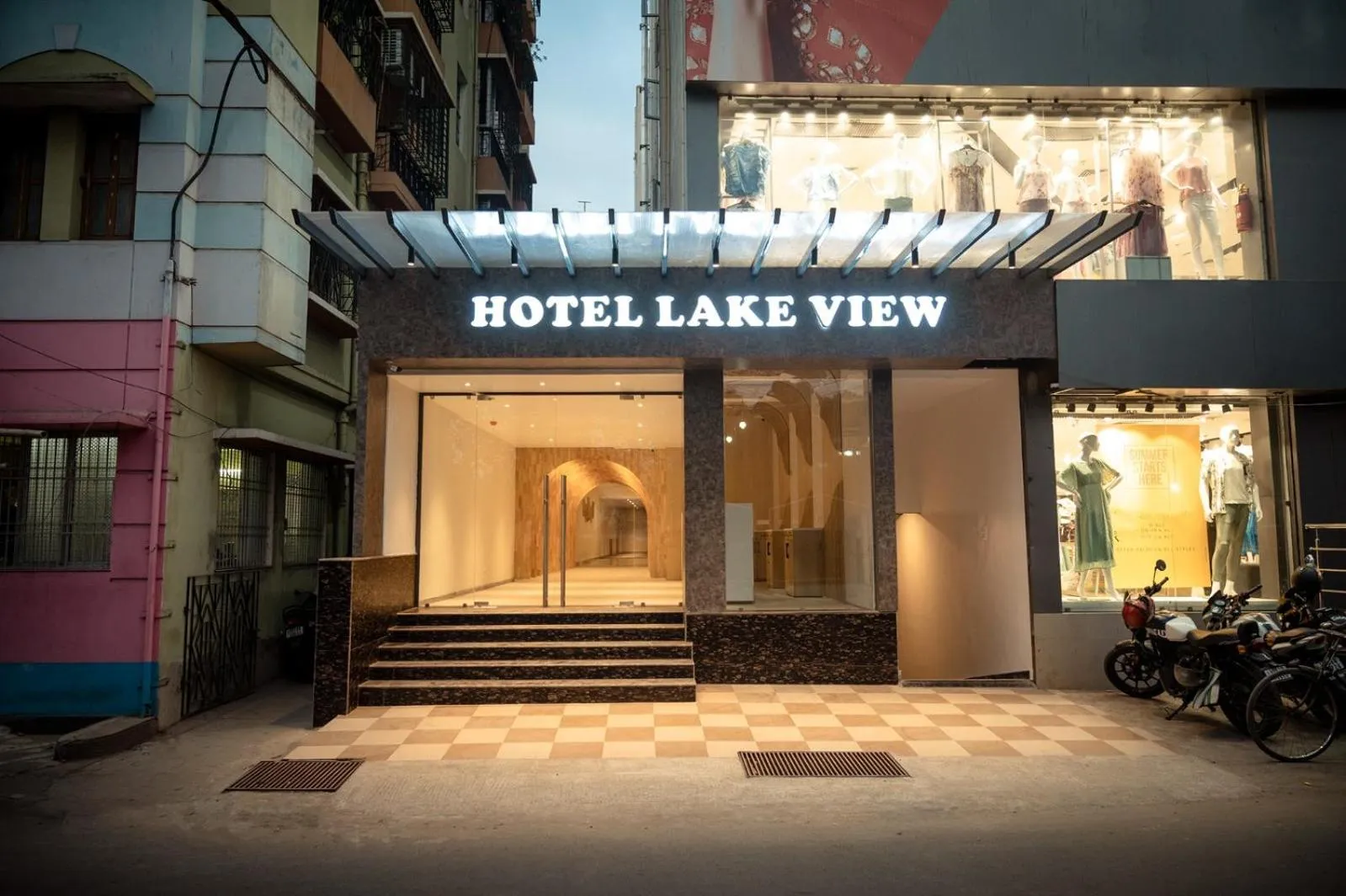 Facade/entrance in HOTEL LAKE VIEW