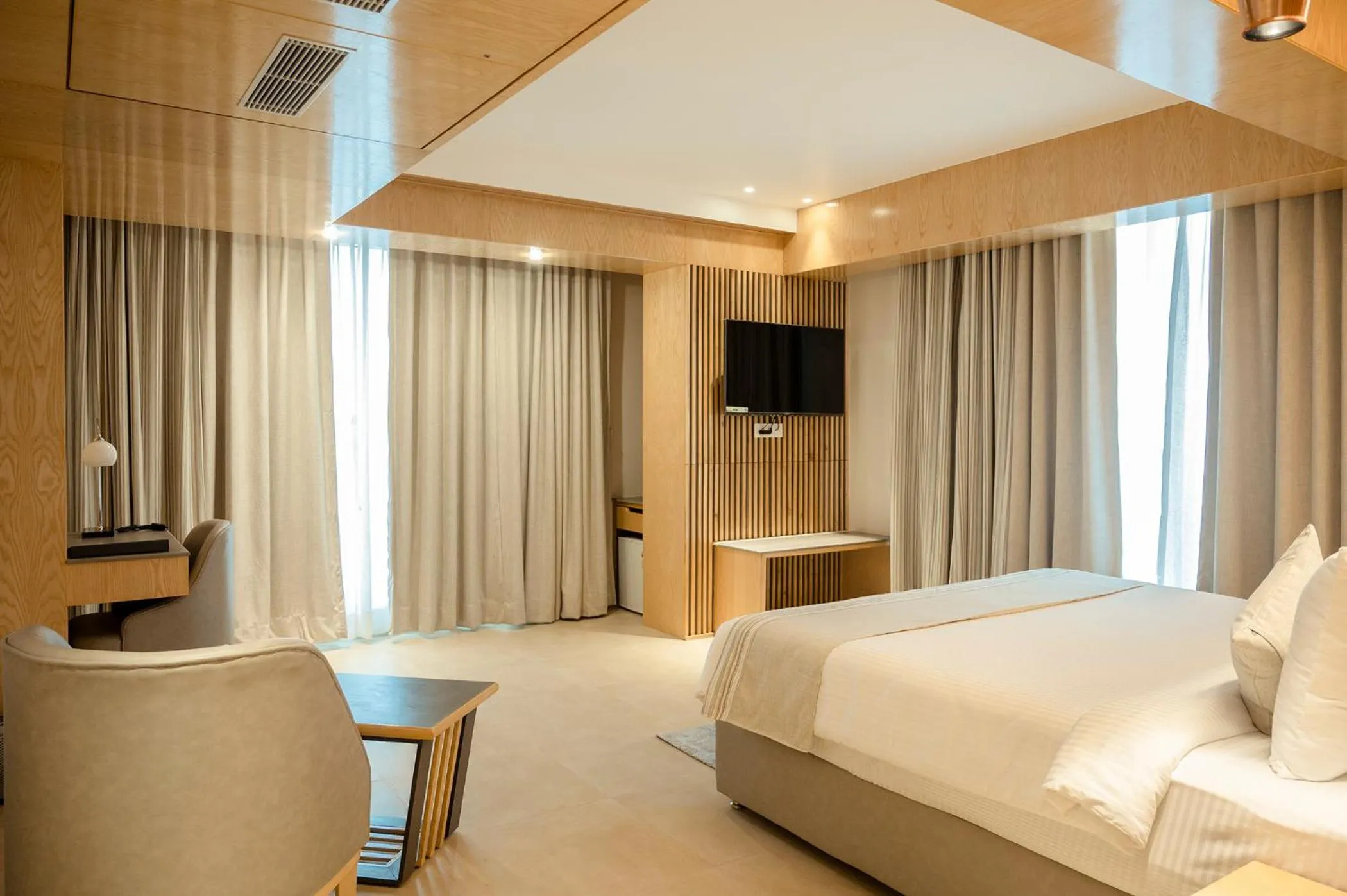 Bedroom, Bed in HOTEL LAKE VIEW